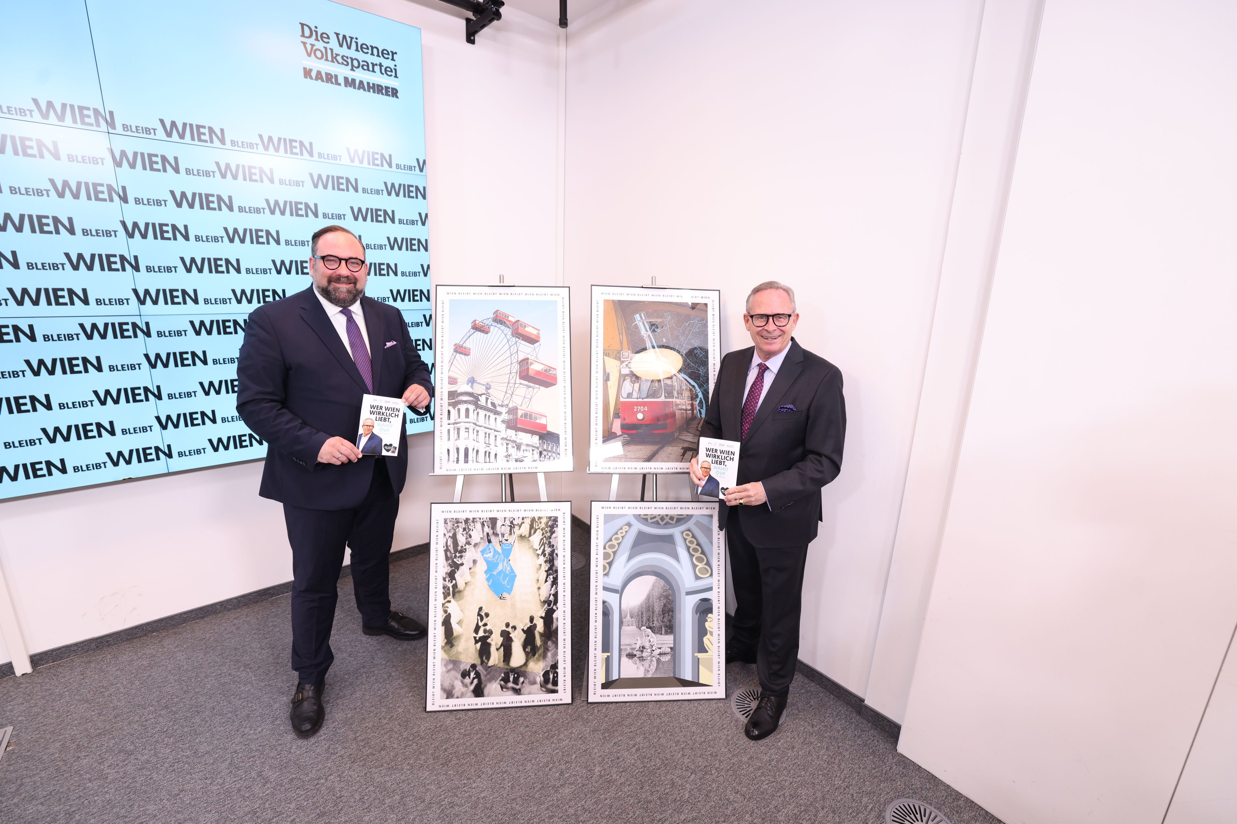 Diese Bilde befinden sich im Inneren der ÖVP-Broschüre.