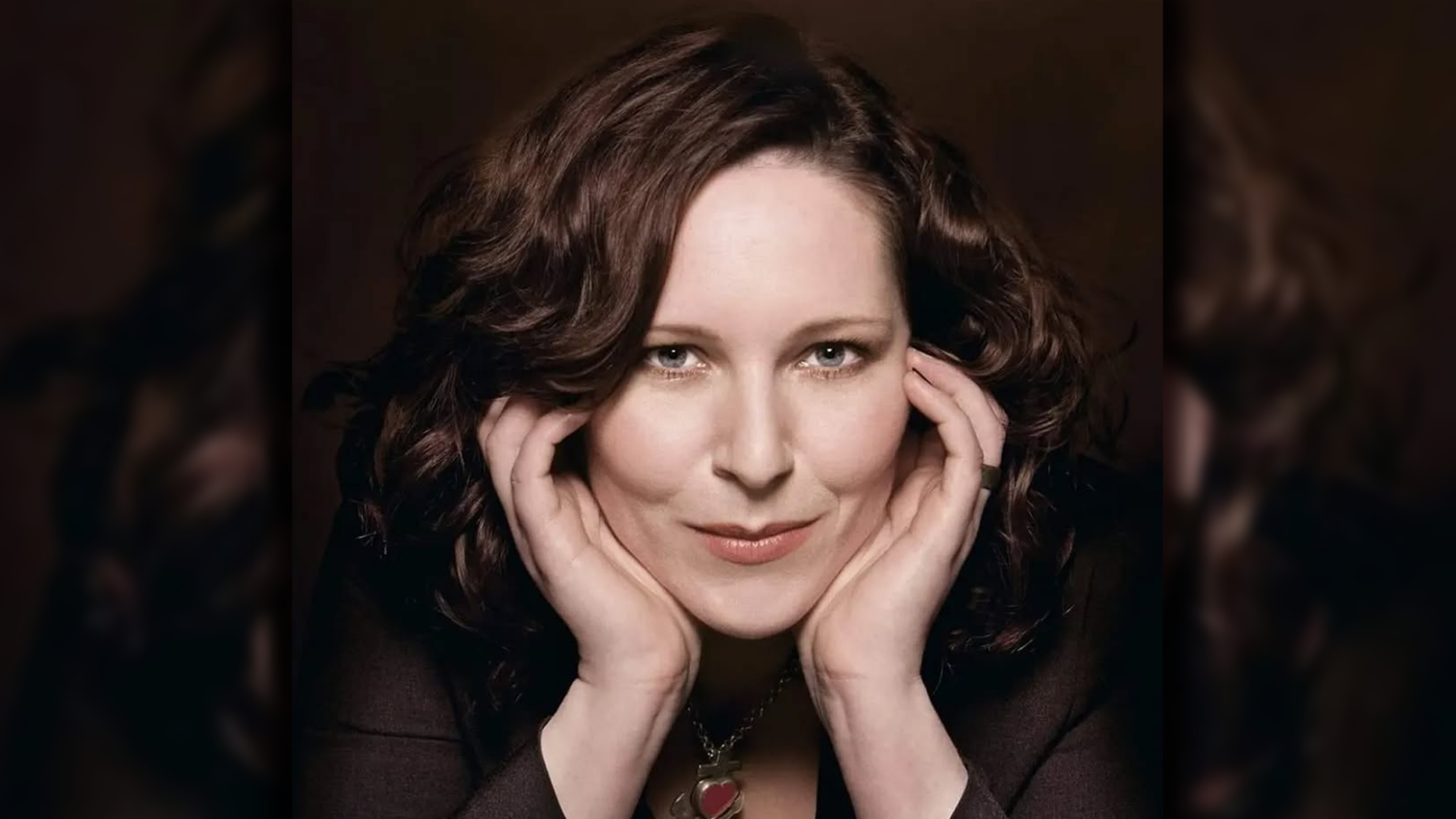 AnNa R. wurde am Sonntagabend tot in ihrer Wohnung aufgefunden. Jetzt sind neue Details zum Notruf bekannt.