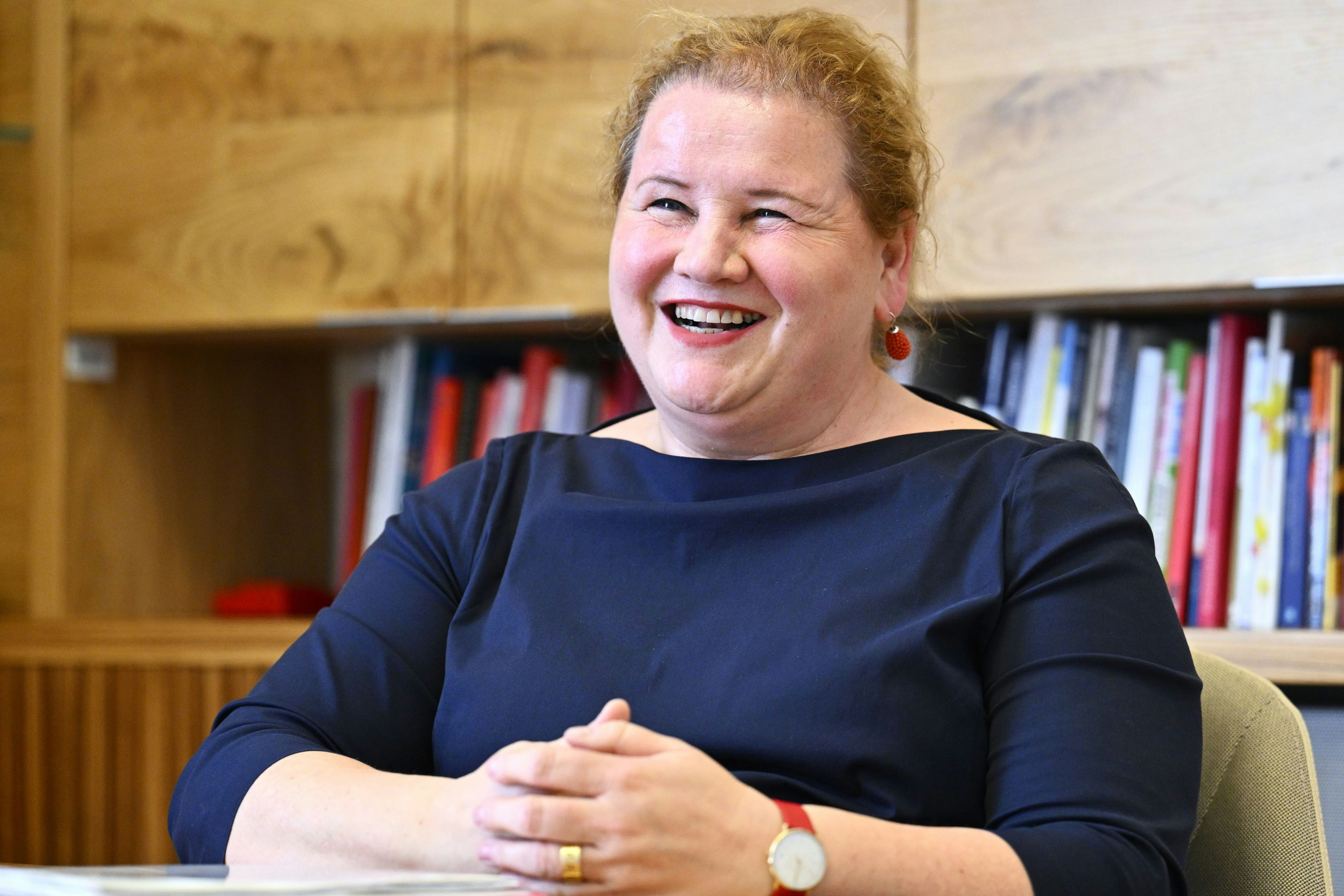 Sozialministerin Korinna Schumann ließ für das Arbeitsinspektorat etwas springen