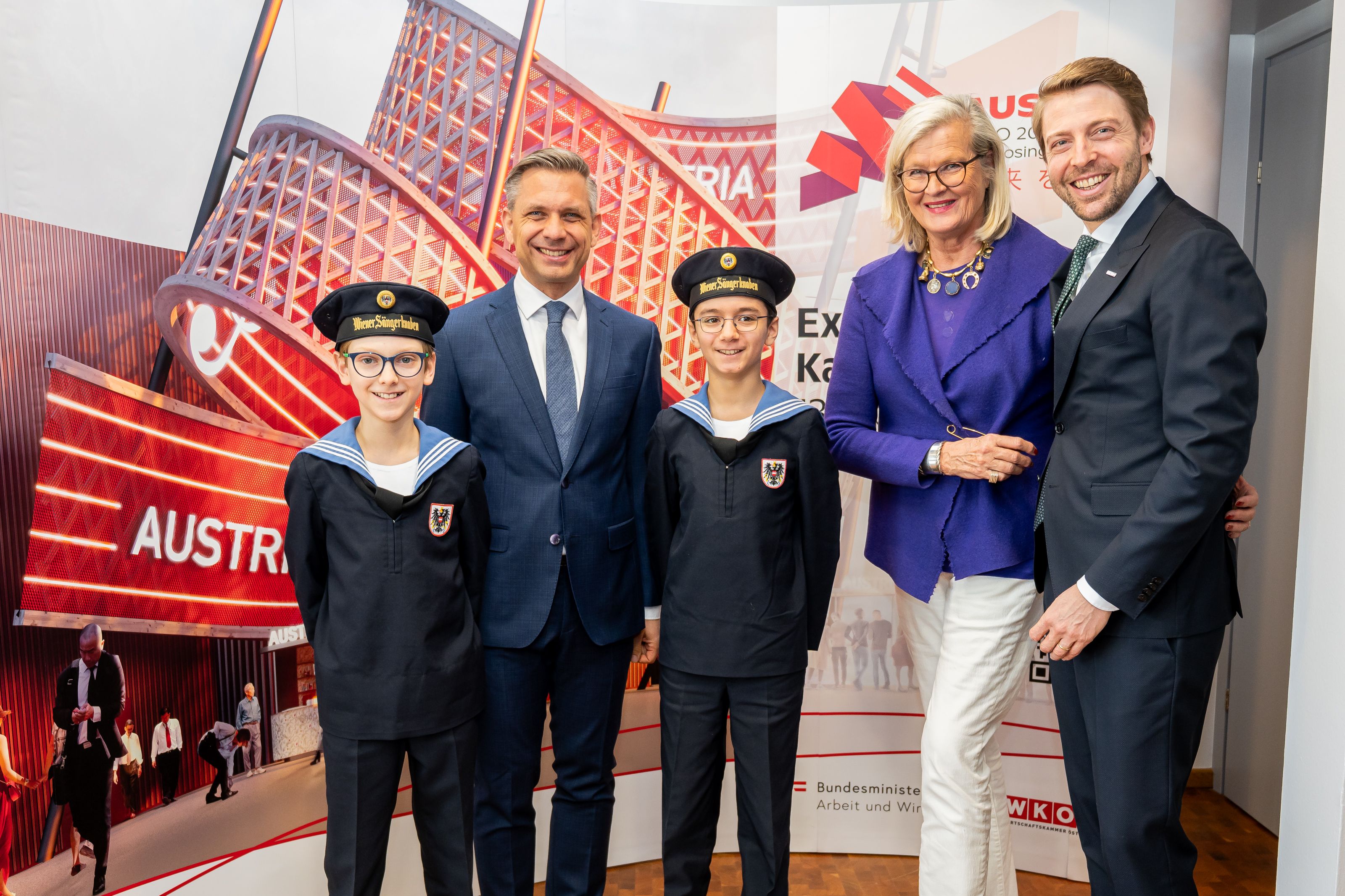 Wirtschaftsminister Wolfgang Hattmannsdorfer im Vorfeld der EXPO 2025 gemeinsam mit WKÖ-Vizepräsident Philipp Gady und Regierungskommissärin für die EXPO, Ursula Plassnik.