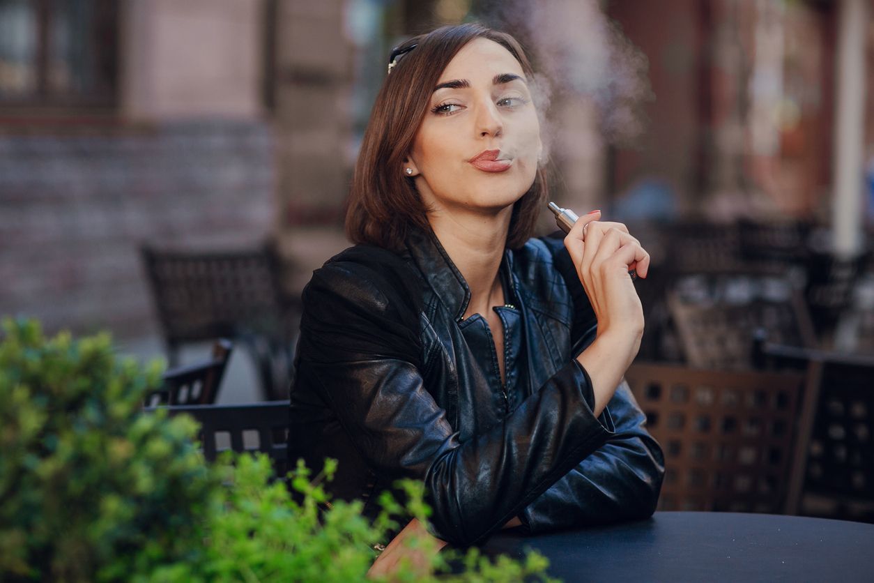 Dampfen statt rauchen: Auf Fans von Tabak-Erhitzern kommen heftige Preiserhöhungen zu.