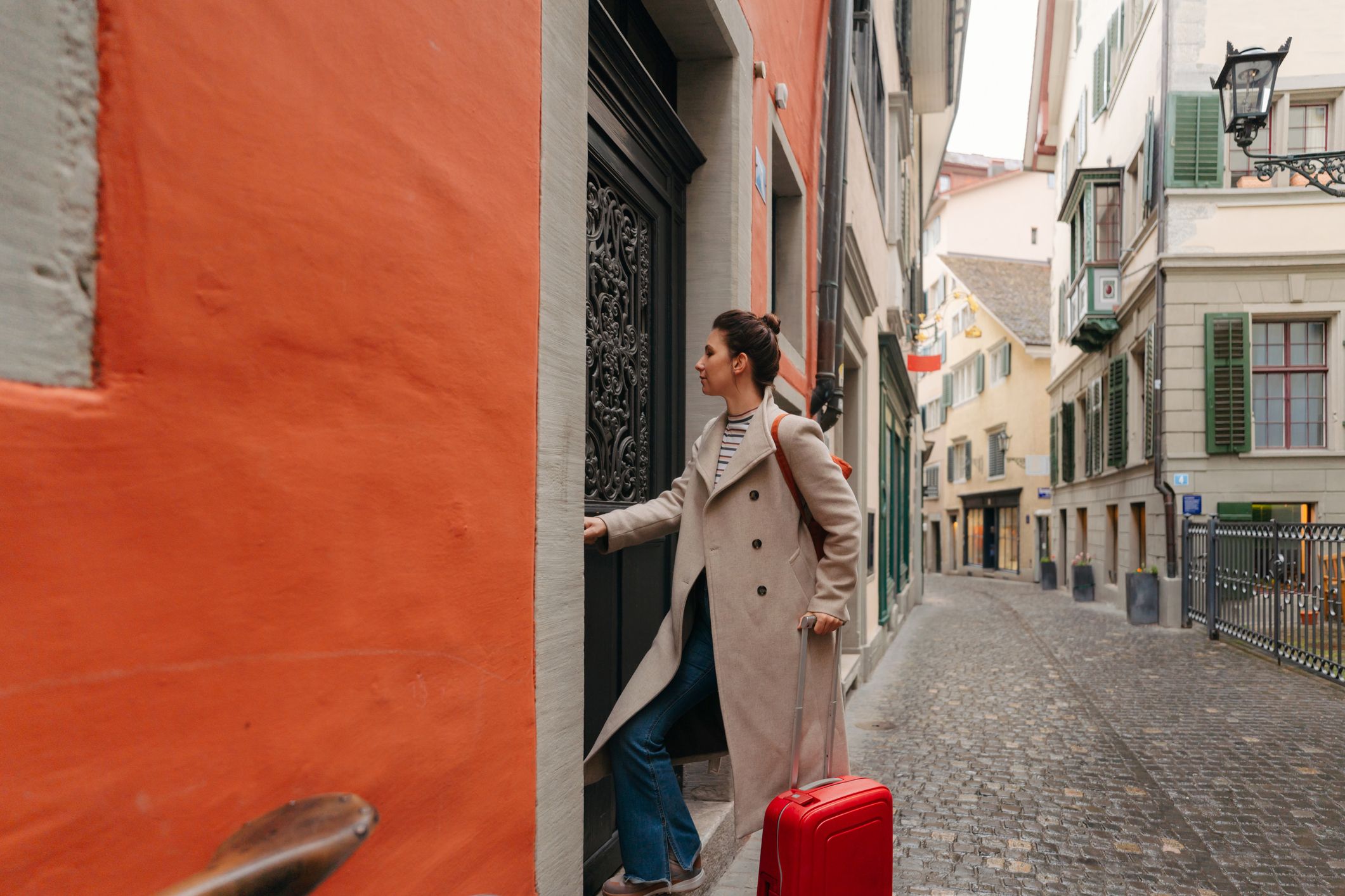 Viele illegale Ferienwohnungen werden über Plattformen wie Airbnb vermietet. (Symbolbild)