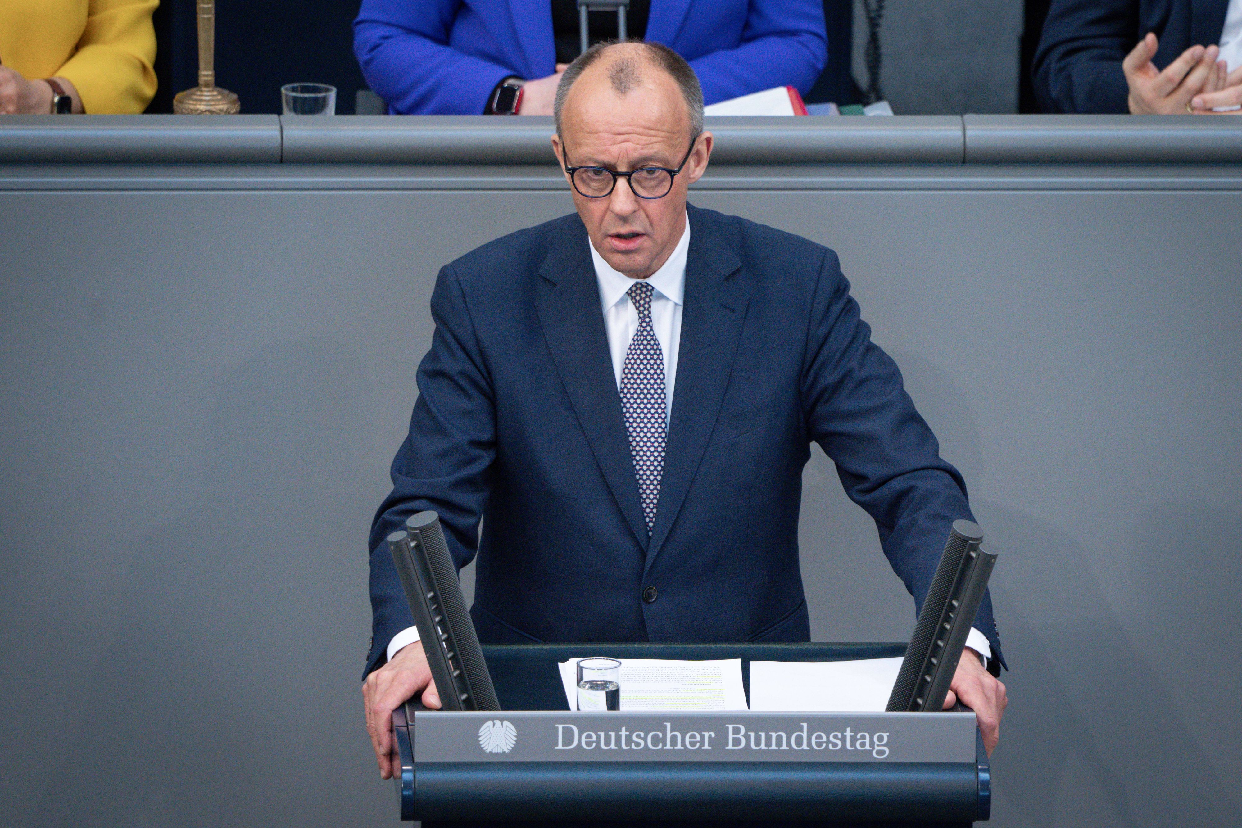 Der Deutsche Bundestag hat ein Schuldenpaket beschlossen, das die Schuldenbremse lockert und ein Sondervermögen von 500 Milliarden Euro schafft. Angestossen wurde das Vorhaben von der Union und SPD.