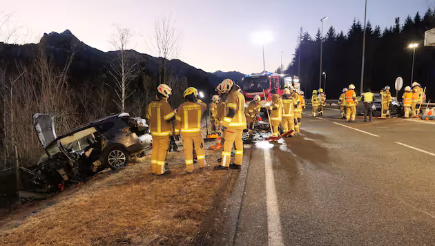 Bei dem Unfall wurden vier Personen verletzt.
