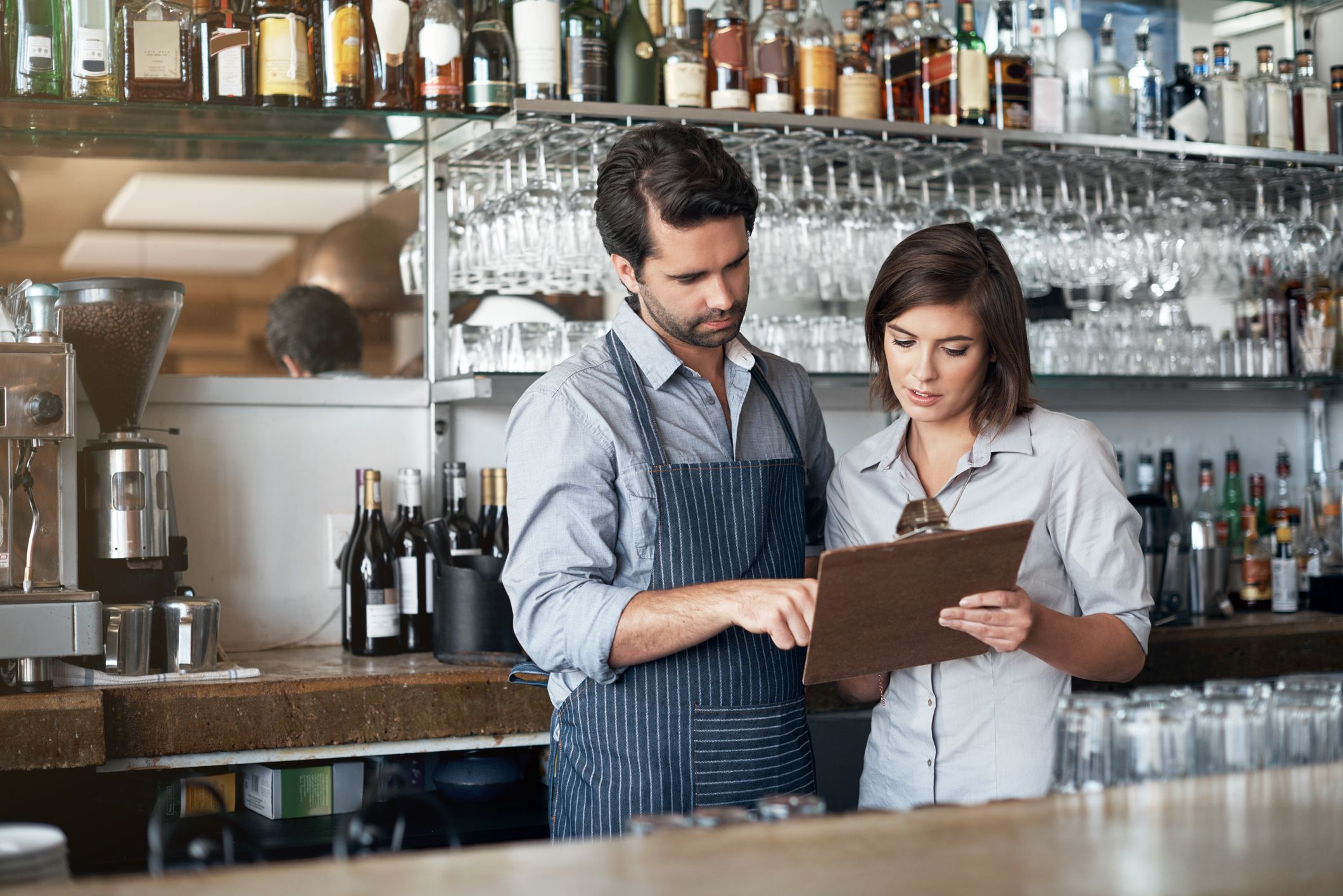 Wirte erhöhen gerade Preise: Im Einkauf sind viele Lebensmittel – aber auch Strom, etc. – deutlich teurer geworden.