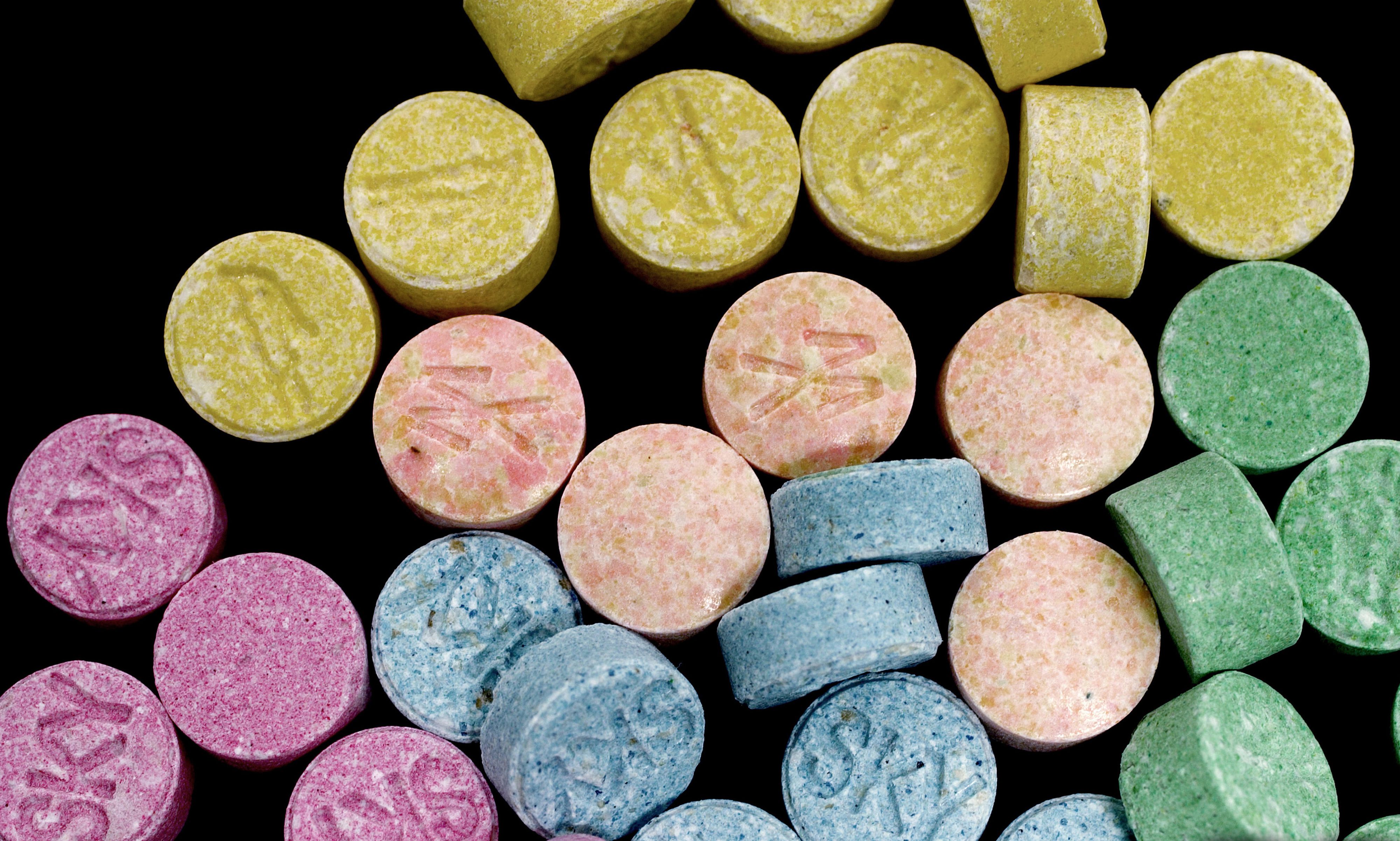 Ecstasy (MDMA) ist eine weltweit beliebte Partydroge.