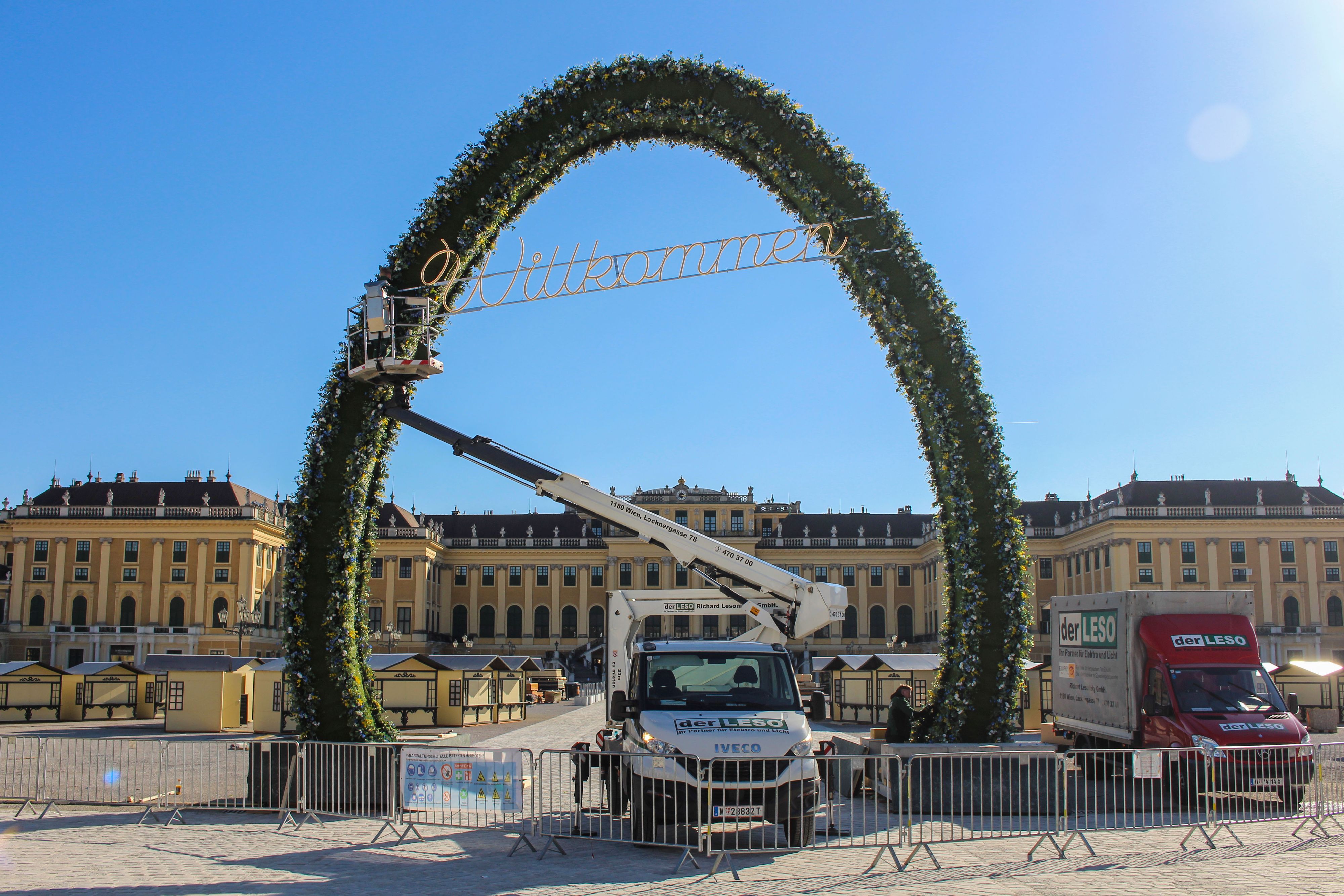 Der Osterportal Aufbau ist abgeschlossen - am 27. März eröffnet dann auch der Frühlingsmarkt.