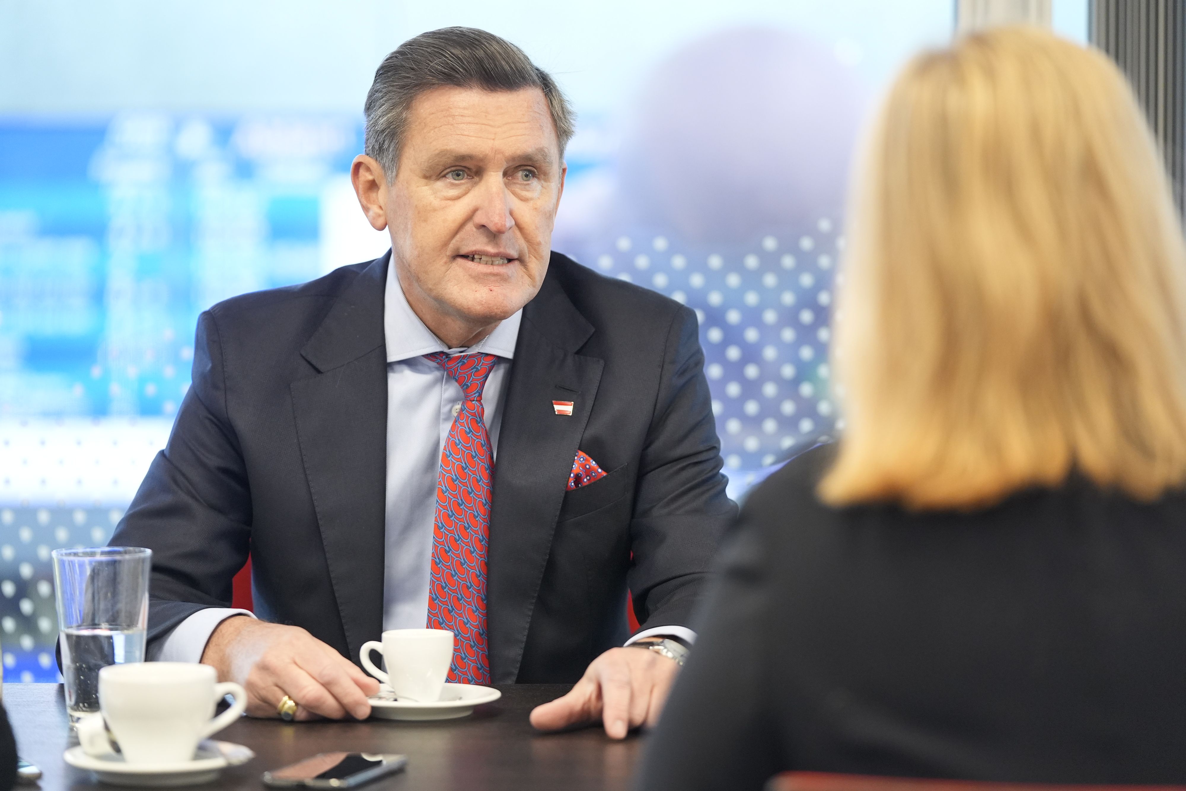 Peter Hanke (60) ist der neue SPÖ-Minister für Innovation, Mobilität und Infrastruktur – hier im Talk mit 