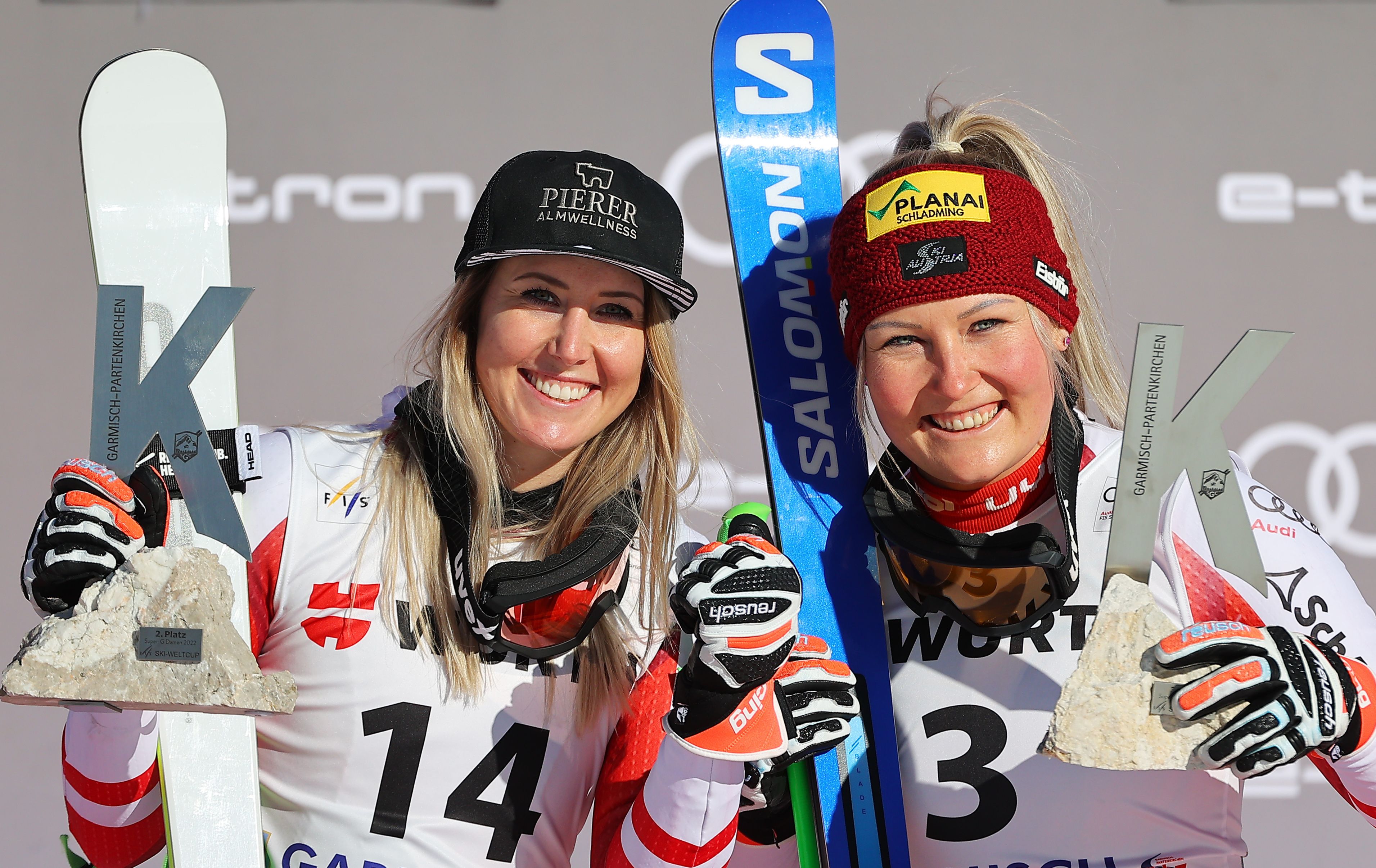 Tamara Tippler (r.) gibt ihren Rücktritt bekannt.