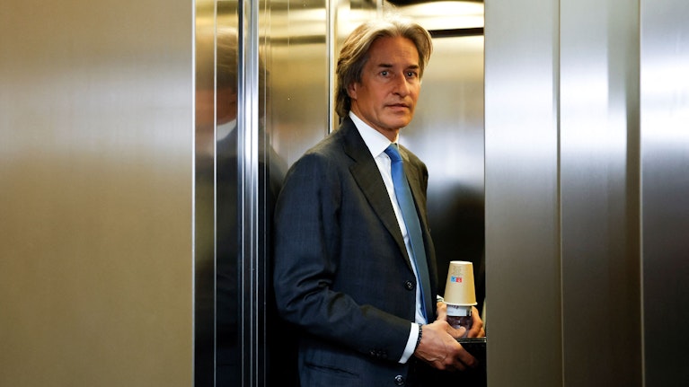 Der Ex-Finanzminister sitzt wegen Untreue seit Juni in Haft. Am 2 Jänner kann er in den Hausarrest, aber der Luxus hat zeitliche Grenzen. Mit Fußfessel darf KHG höchstens eine Stunde am Tag in Garten oder den Pool. Selbst kochen ist limitiert.