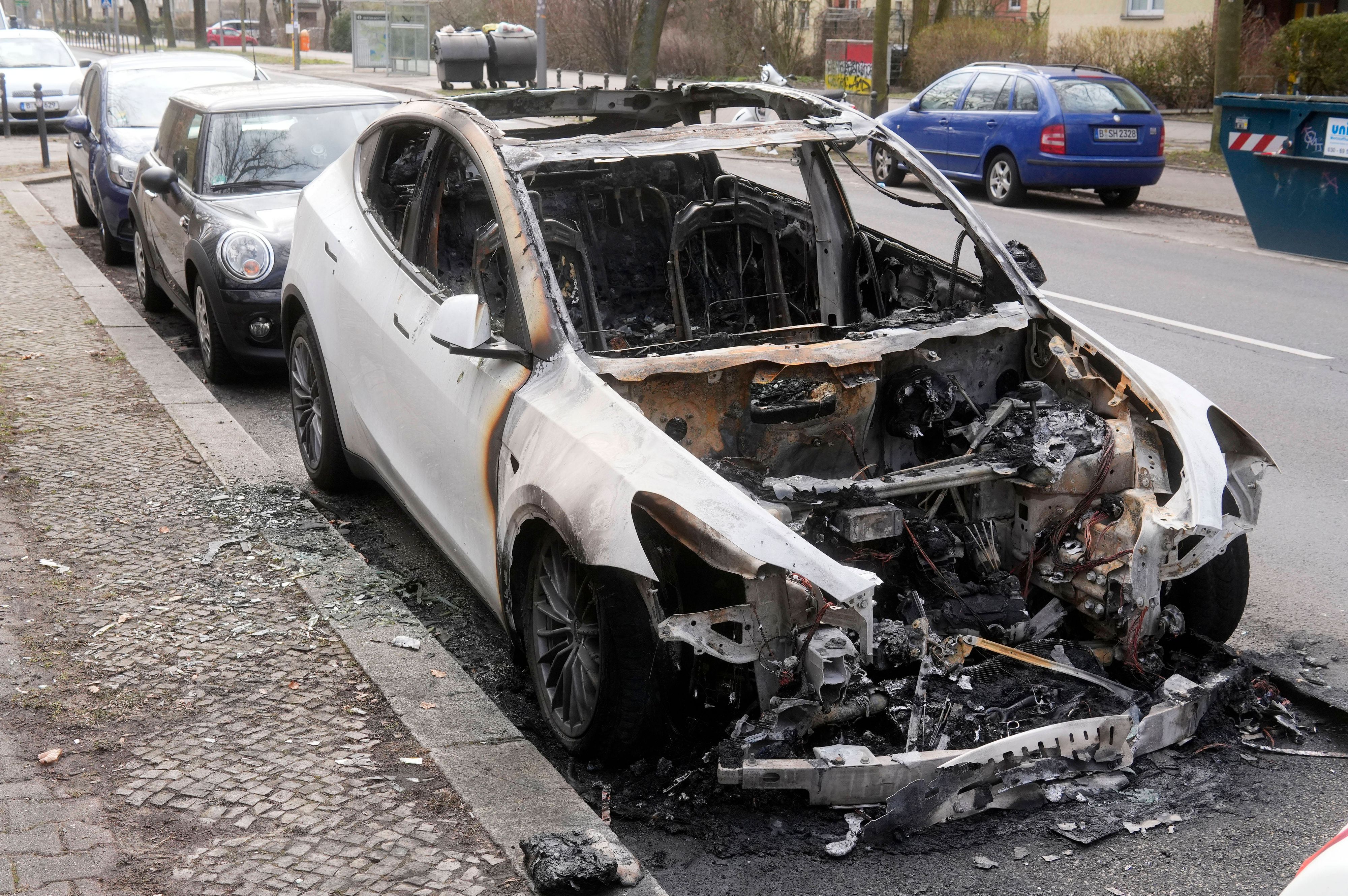 Drei Personen wurden am 20. März 2025 in den USA wegen mutmaßlicher Zerstörung von Tesla-Fahrzeugen des «inländischen Terrorismus» angeklagt. Symbolbild