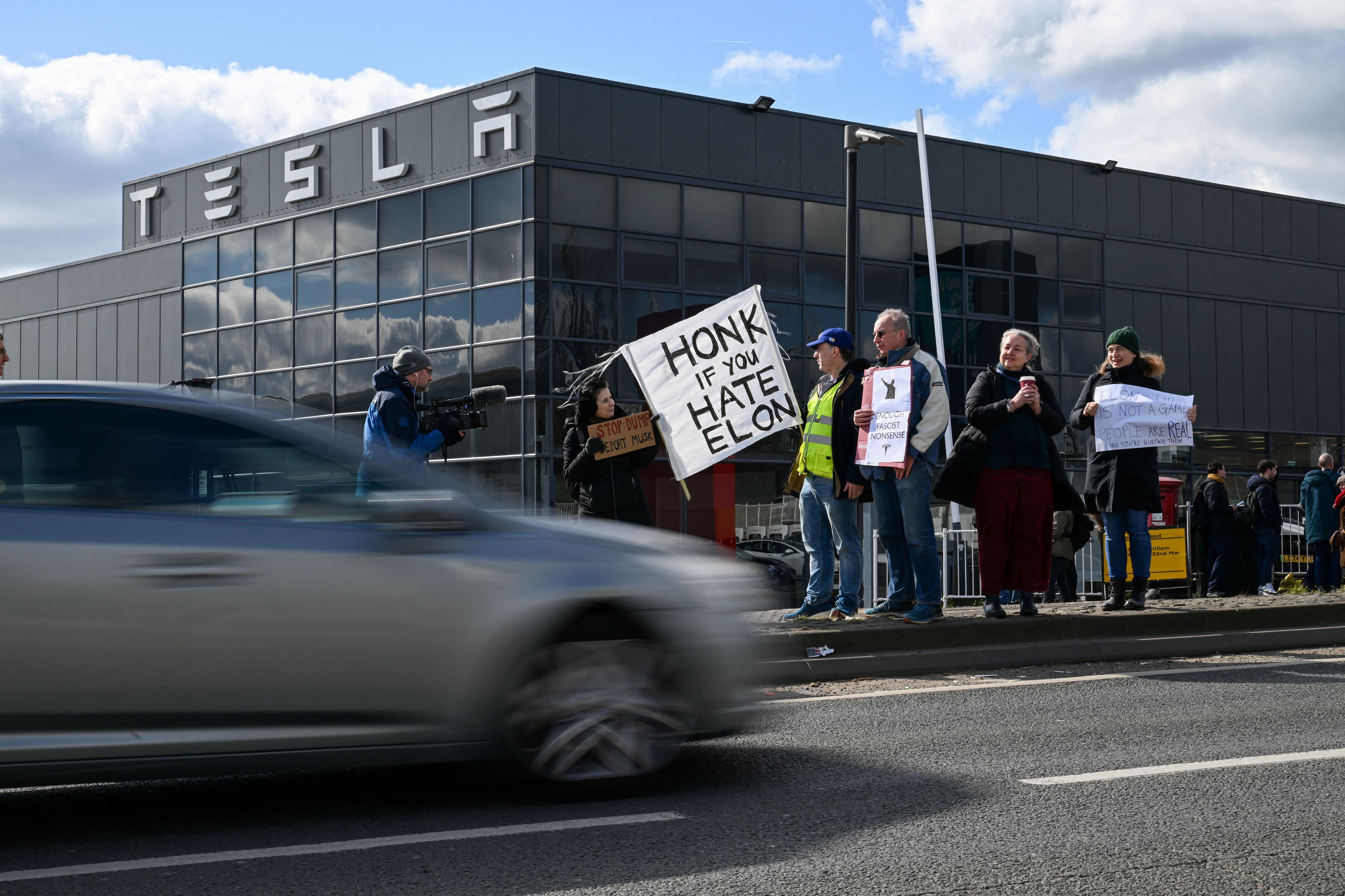 Unstimmigkeiten in Teslas Bilanz sorgen für Aufsehen. Laut der Financial Times fehlen 1,4 Milliarden US-Dollar.