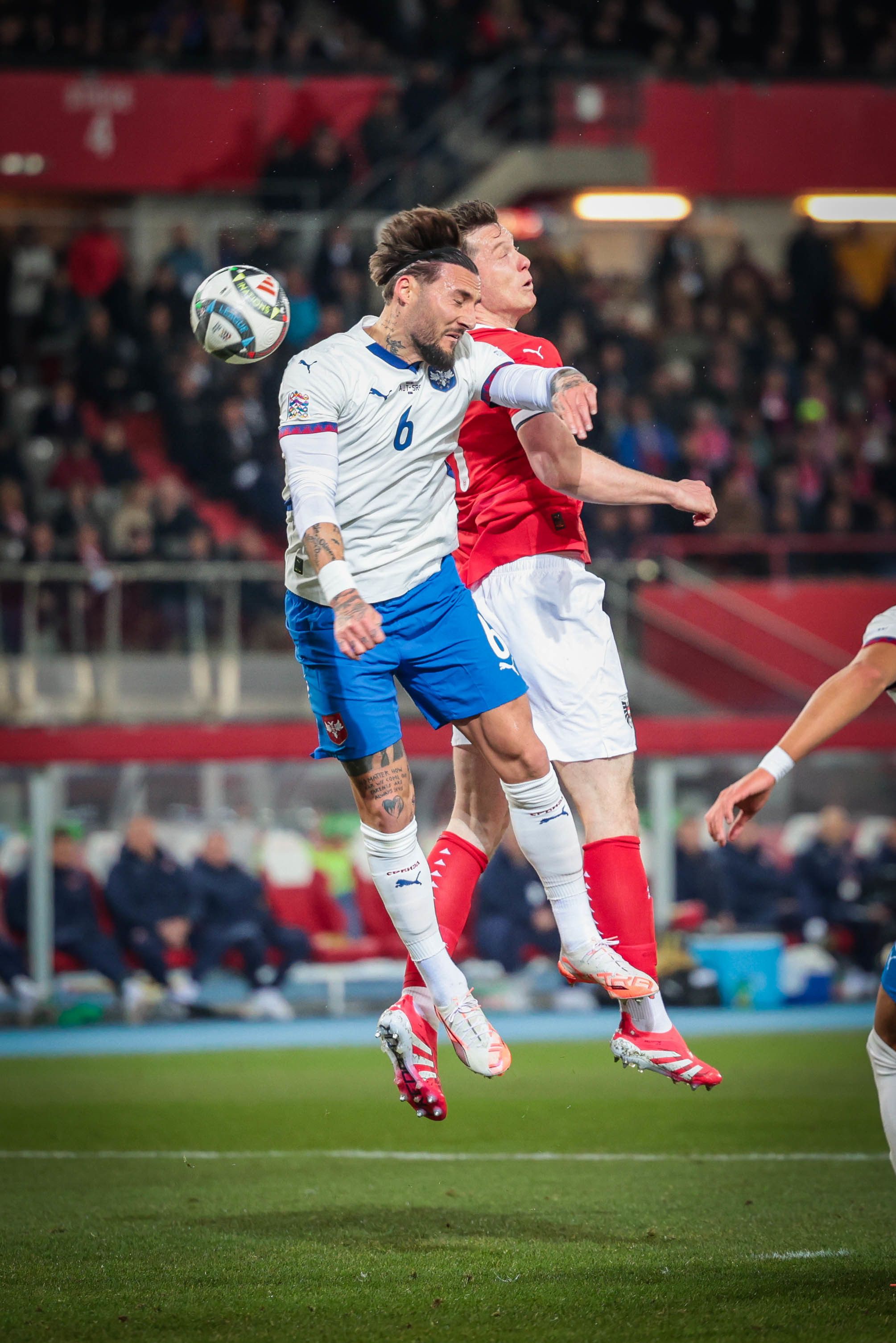 Michael Gregoritsch im Luftduell