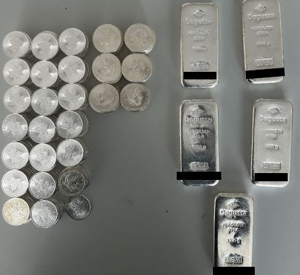 Heute.at - Mysteriöser Silberschatz in Mistkübel gefunden