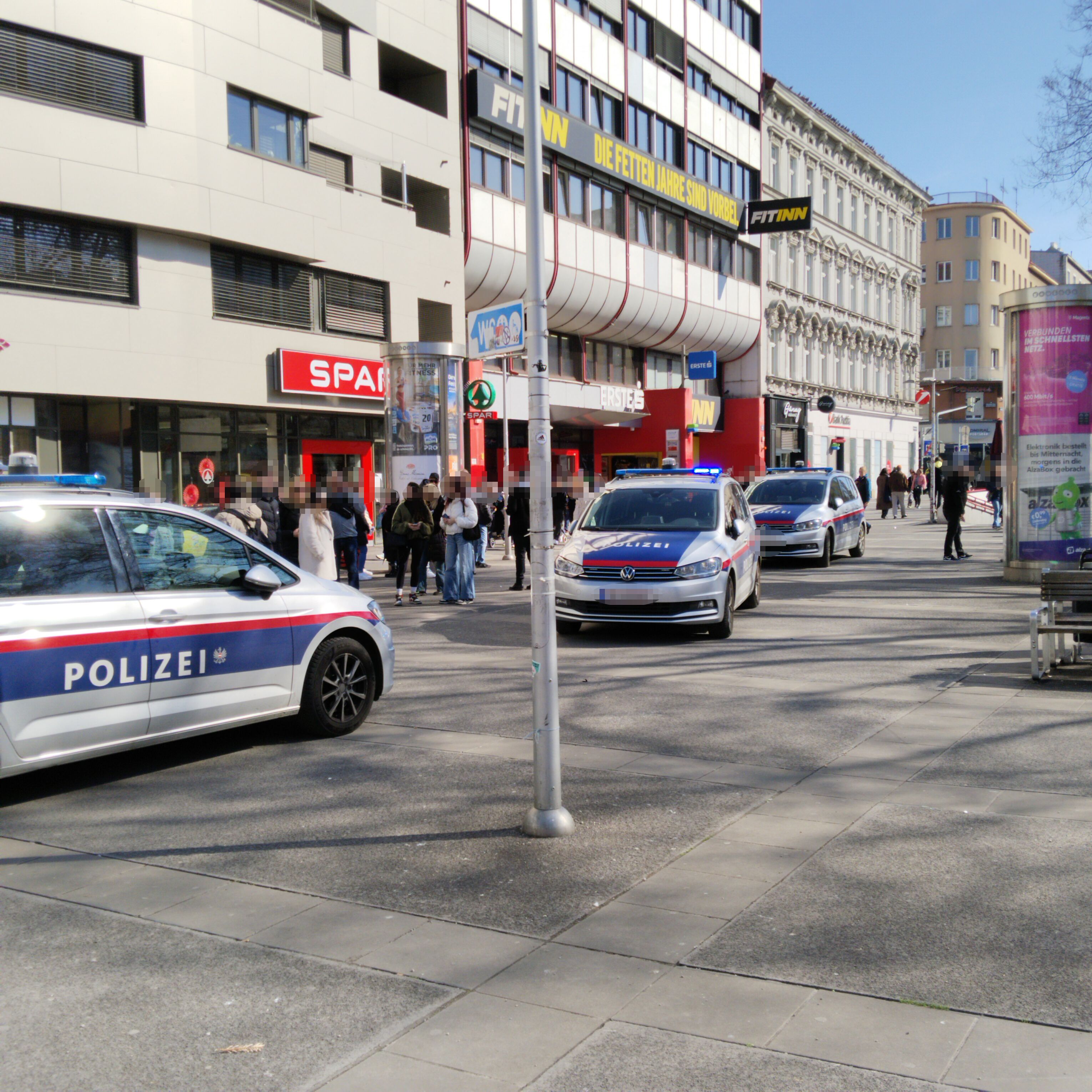 Polizeieinsatz nach Raufhandel am Freitag am Keplerplatz in Wien.