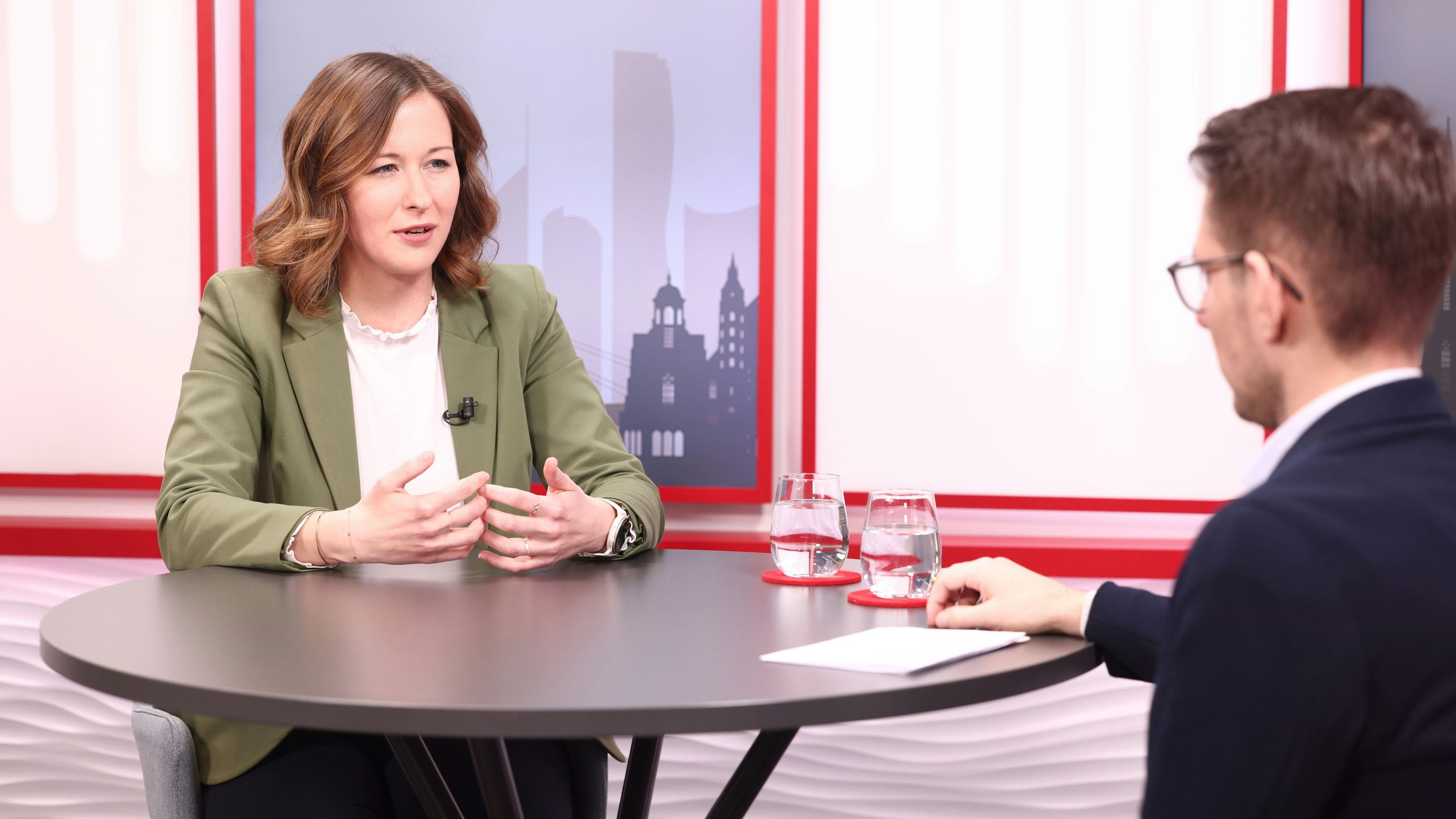 Integrationsministerin Claudia Plakolm im Interview mit Clemens Oistric von "Heute"