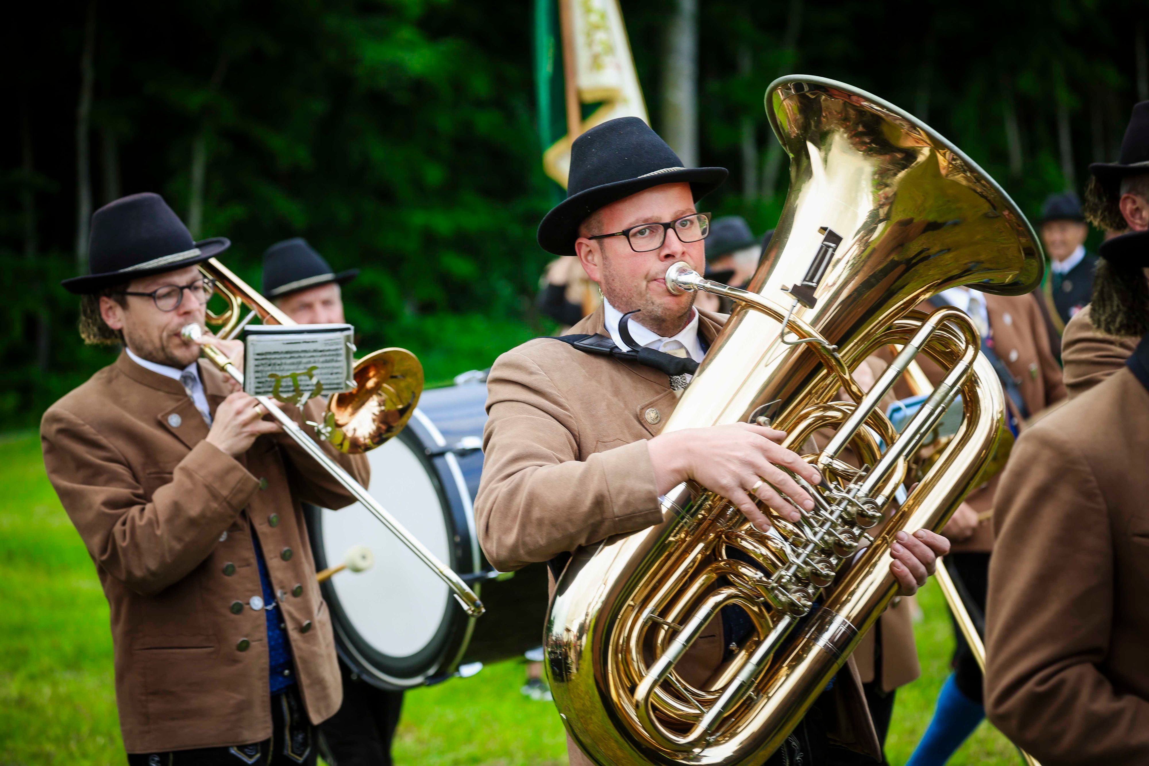 Ihr verbindet Tradition mit Moderne, steht für a richtige Gaudi, Geselligkeit, Freundschaft, Kultur, Gemütlichkeit, Party und ausgelassene Stimmung? Dann meldet euch an!