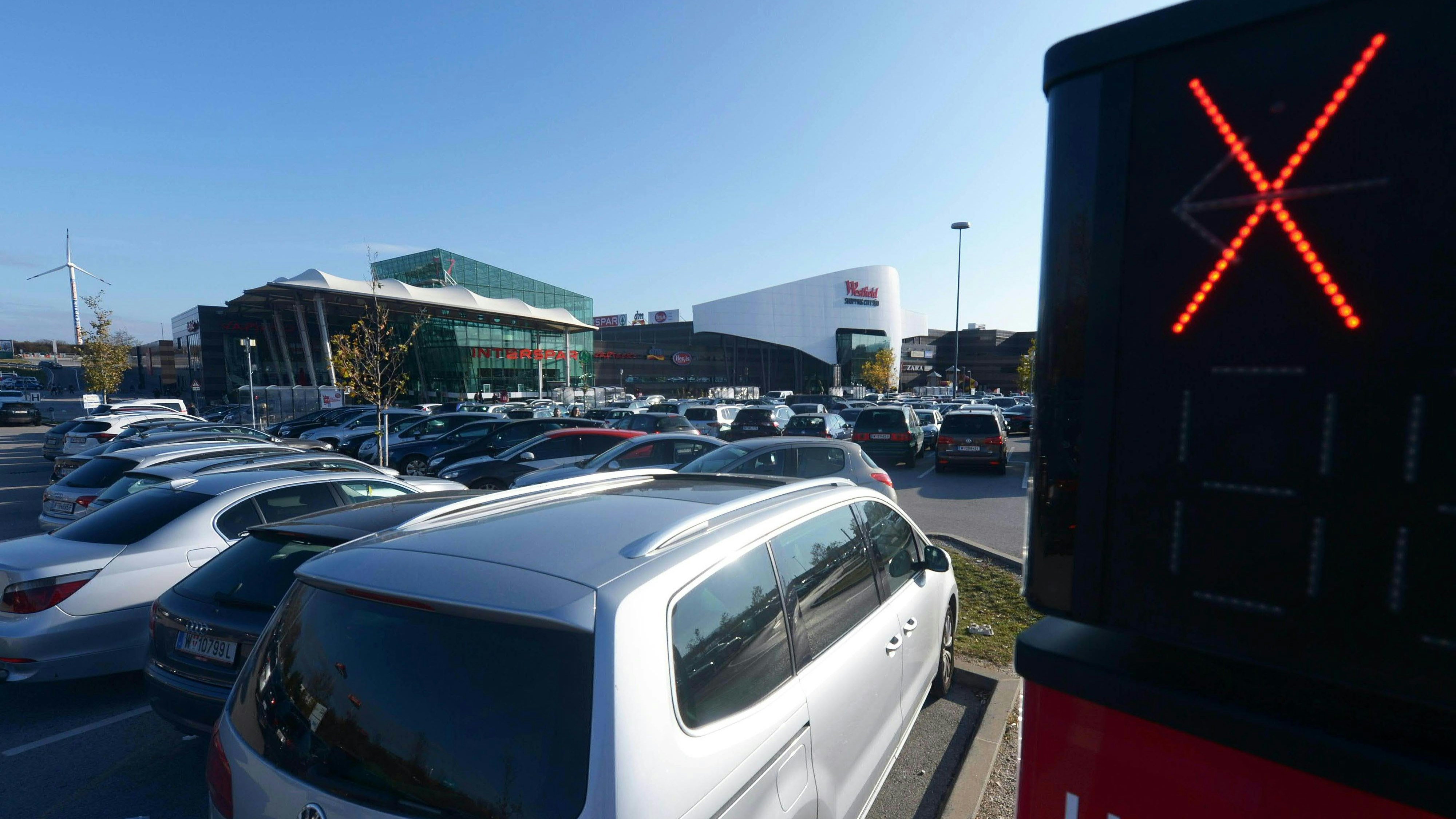 Heute.at - Blackout! Stromausfall legte IKEA in der SCS lahm