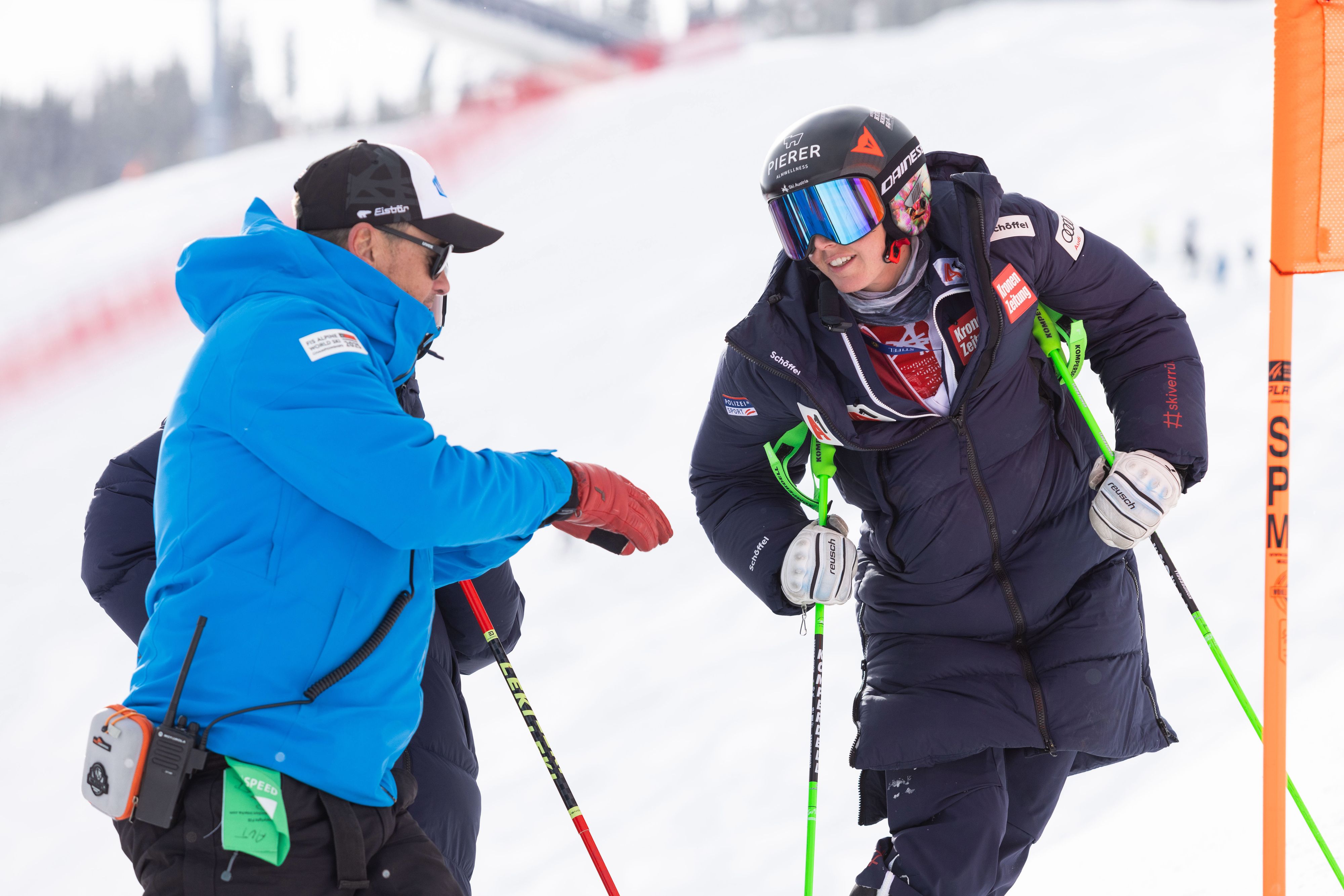 Cornelia Hütter bei den finalen Vorbereitungen