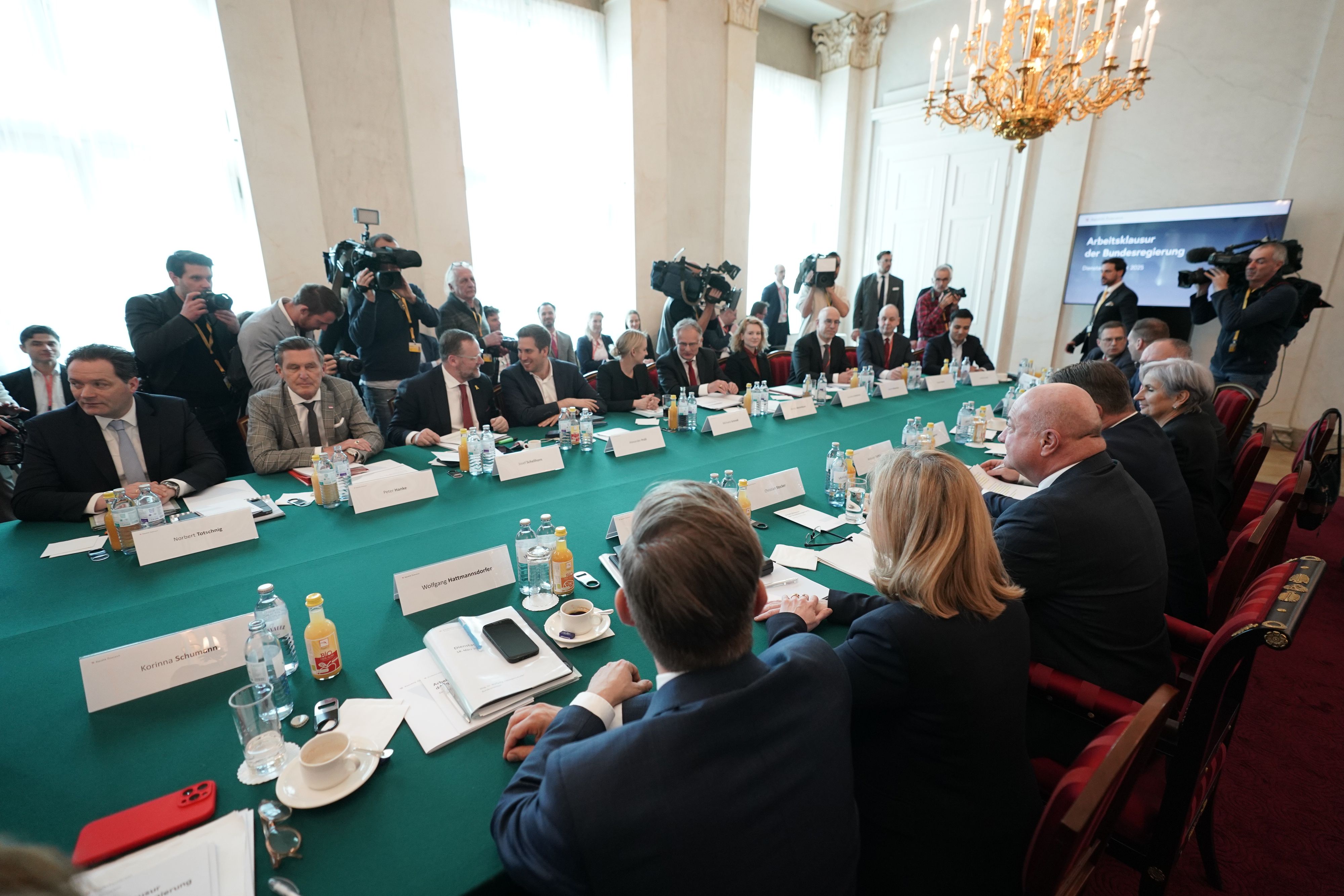 Für eine Senkung der Lohnnebenkosten würde aktuell das Geld fehlen, erklärte Finanzminister Markus Marterbauer.