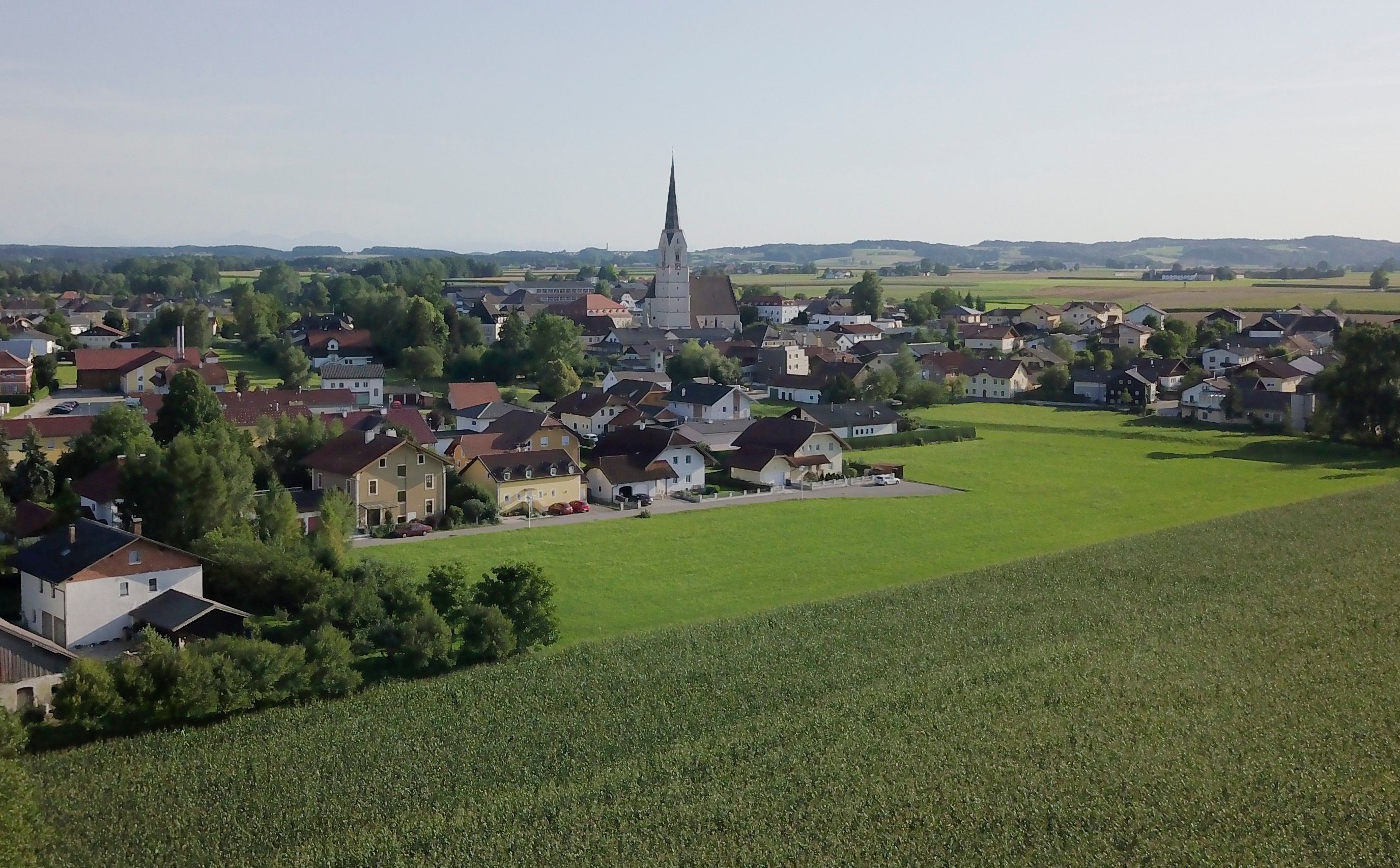 In Neukirchen an der Enknach sitzt der Schock nach der Bluttat tief.