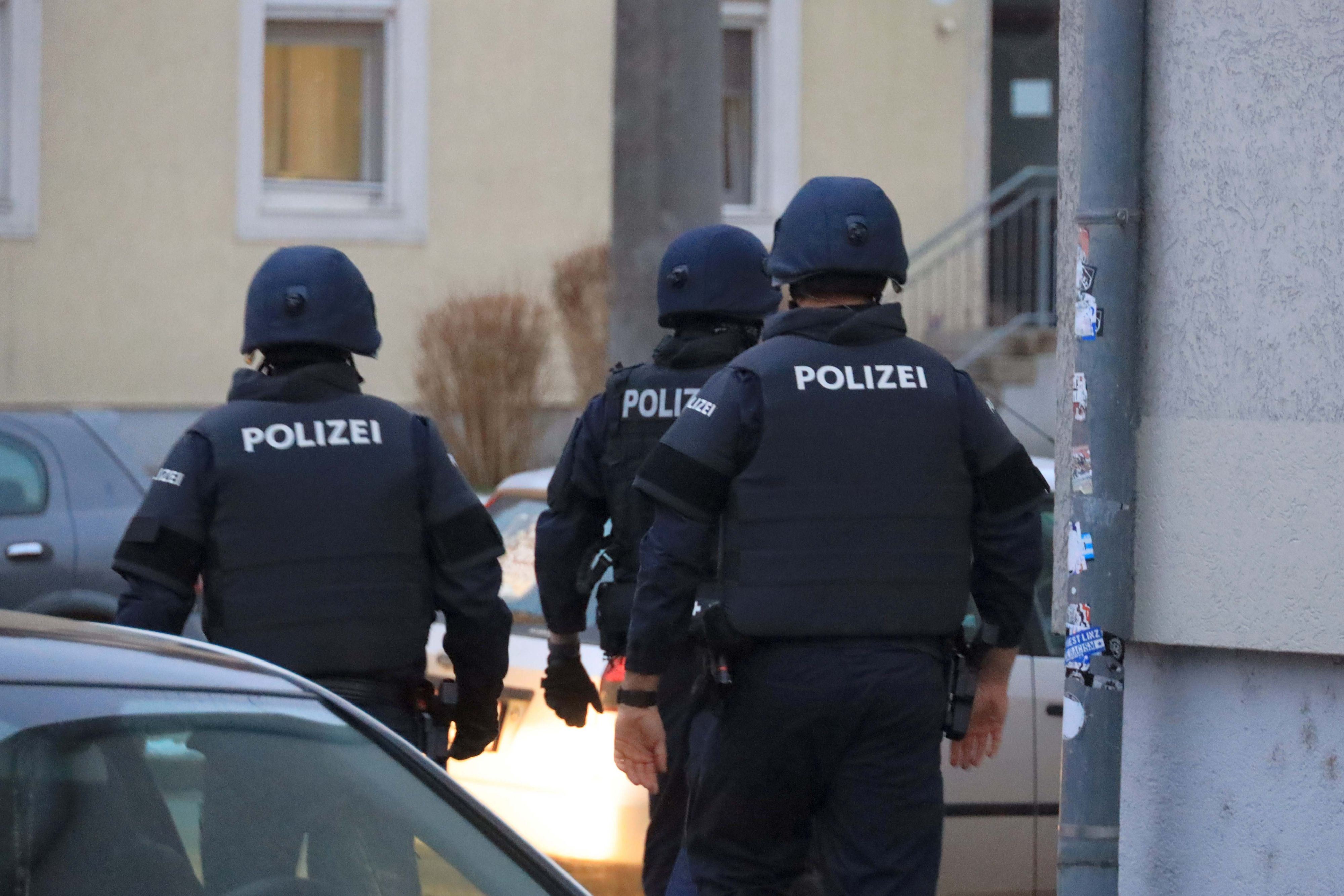 Spezialkräfte standen am Freitag bei einer österreichweiten Razzia im Einsatz. (Symbolbild)