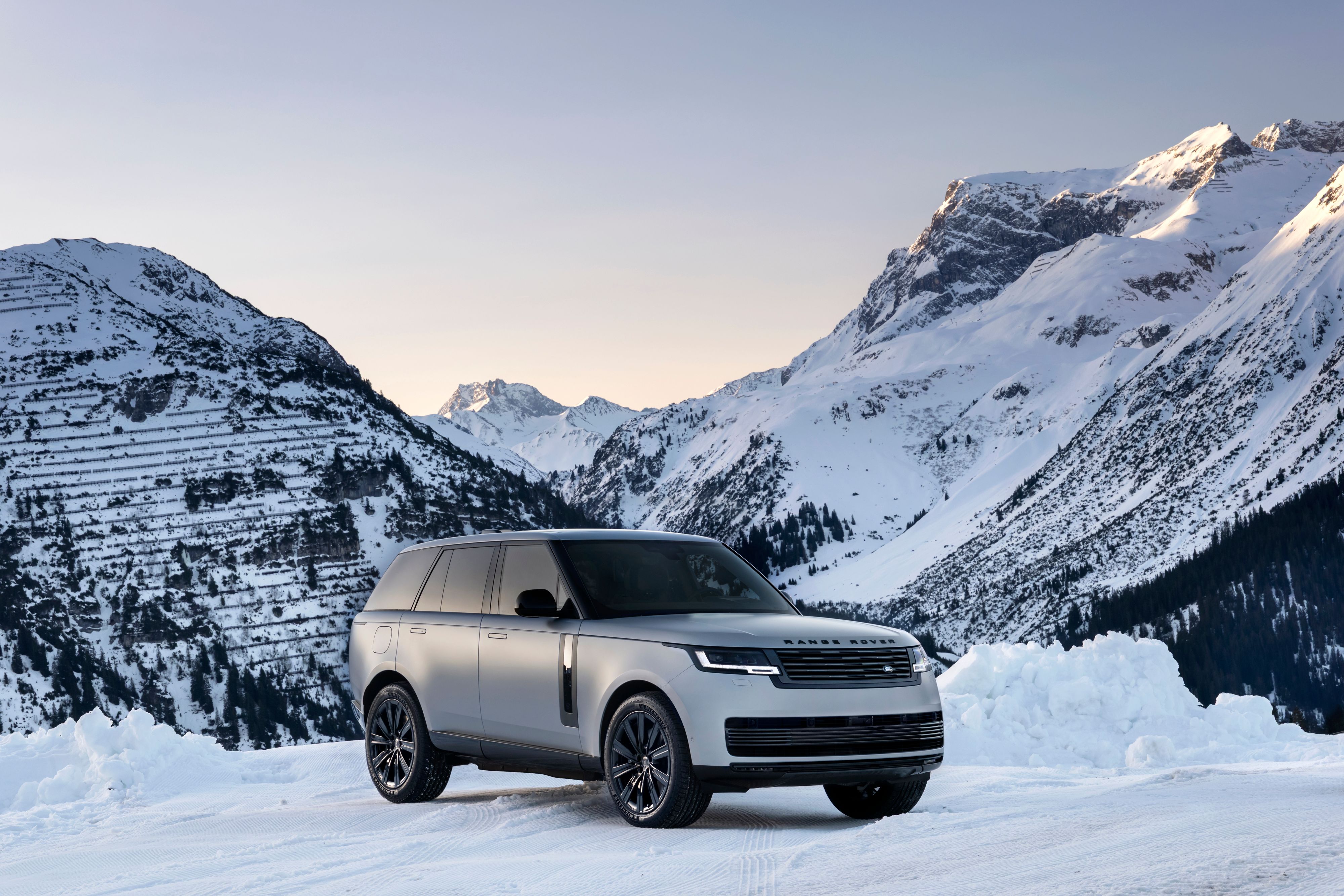 Dieser Range Rover ist einmalig. Er wurde dem Nobel-Skiort Lech gewidmet.