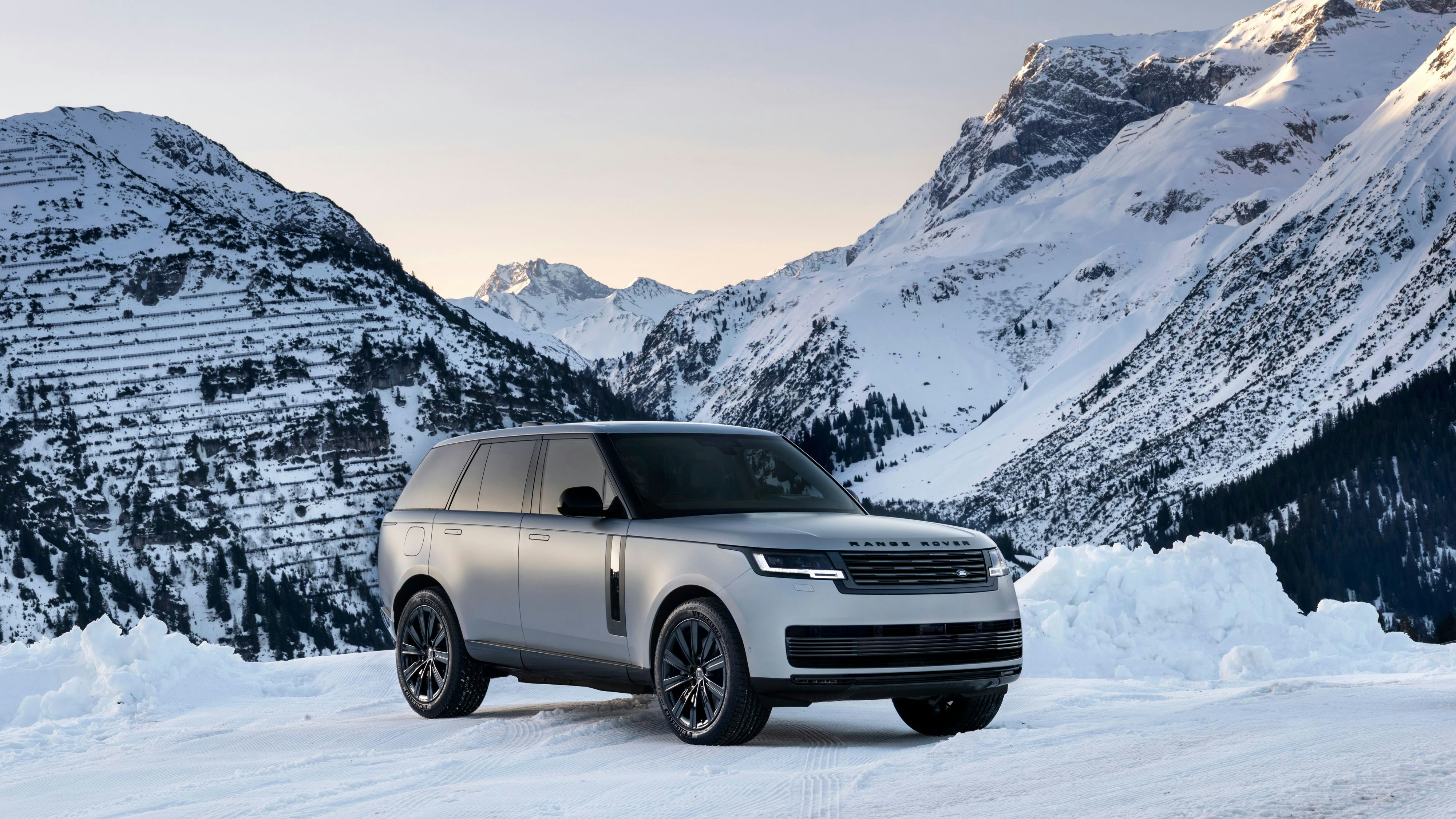 Dieser Range Rover ist einmalig. Er wurde dem Nobel-Skiort Lech gewidmet.