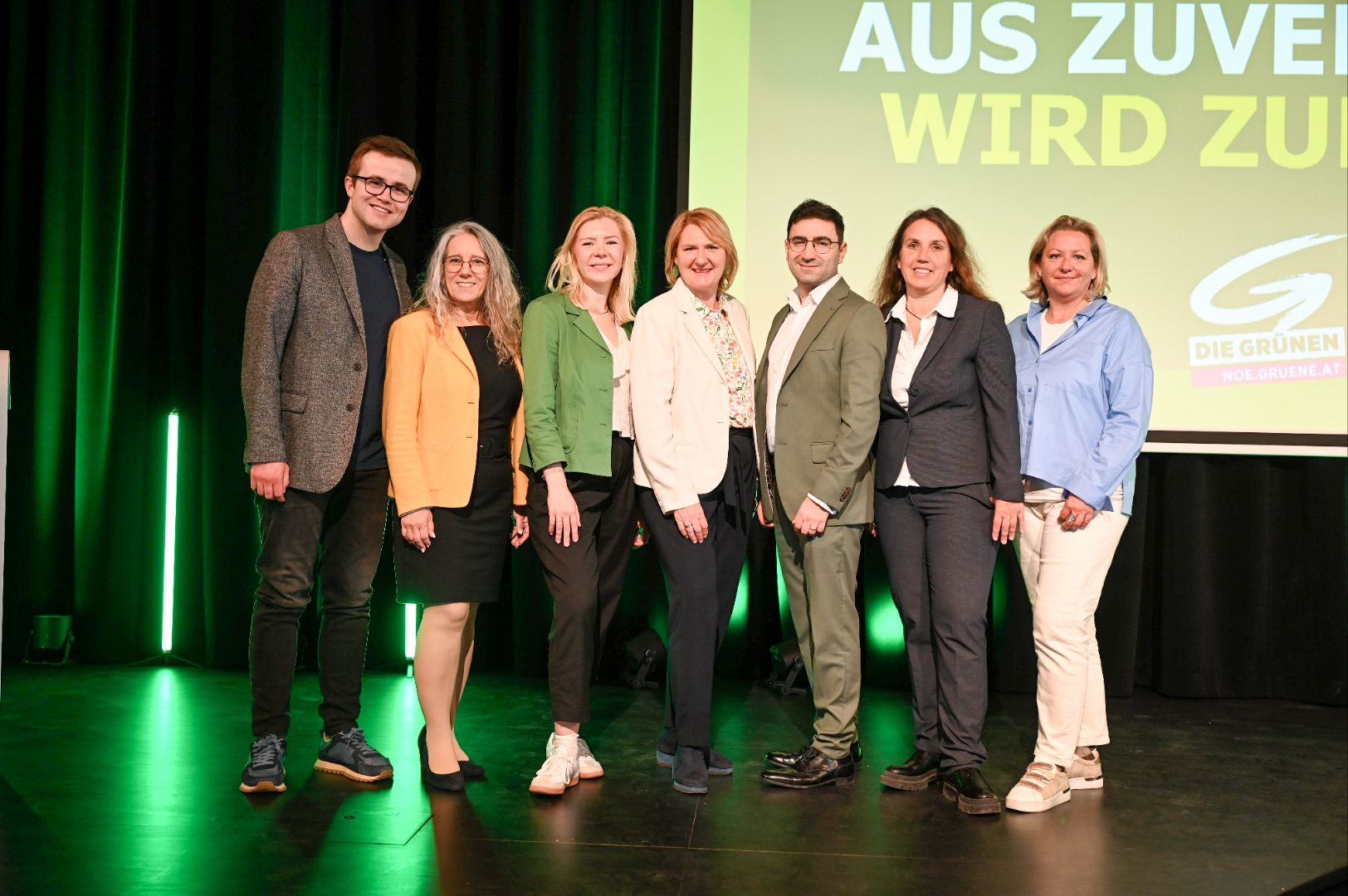 Der neue Landessvorstand der Grünen Niederösterreich v.l.n.r. : Tim Pöchhaker, Simone Jagl, Laura Ozlberger, Helga Krismer, Hikmet Arslan, Ulrike Fischer, Martina Nouira-Weissenböck