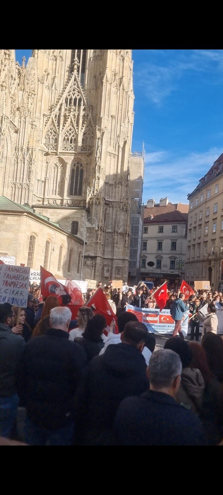 Die Türken fordern die Freilassung von Imamoglu.