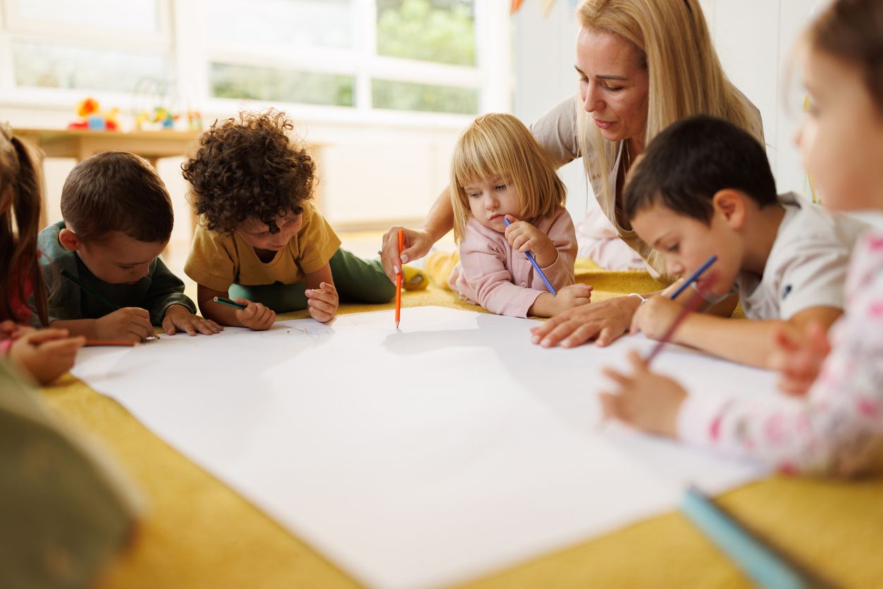 Grüne und NEOS in OÖ fordern einheitliche Regelungen für Kindergärten.