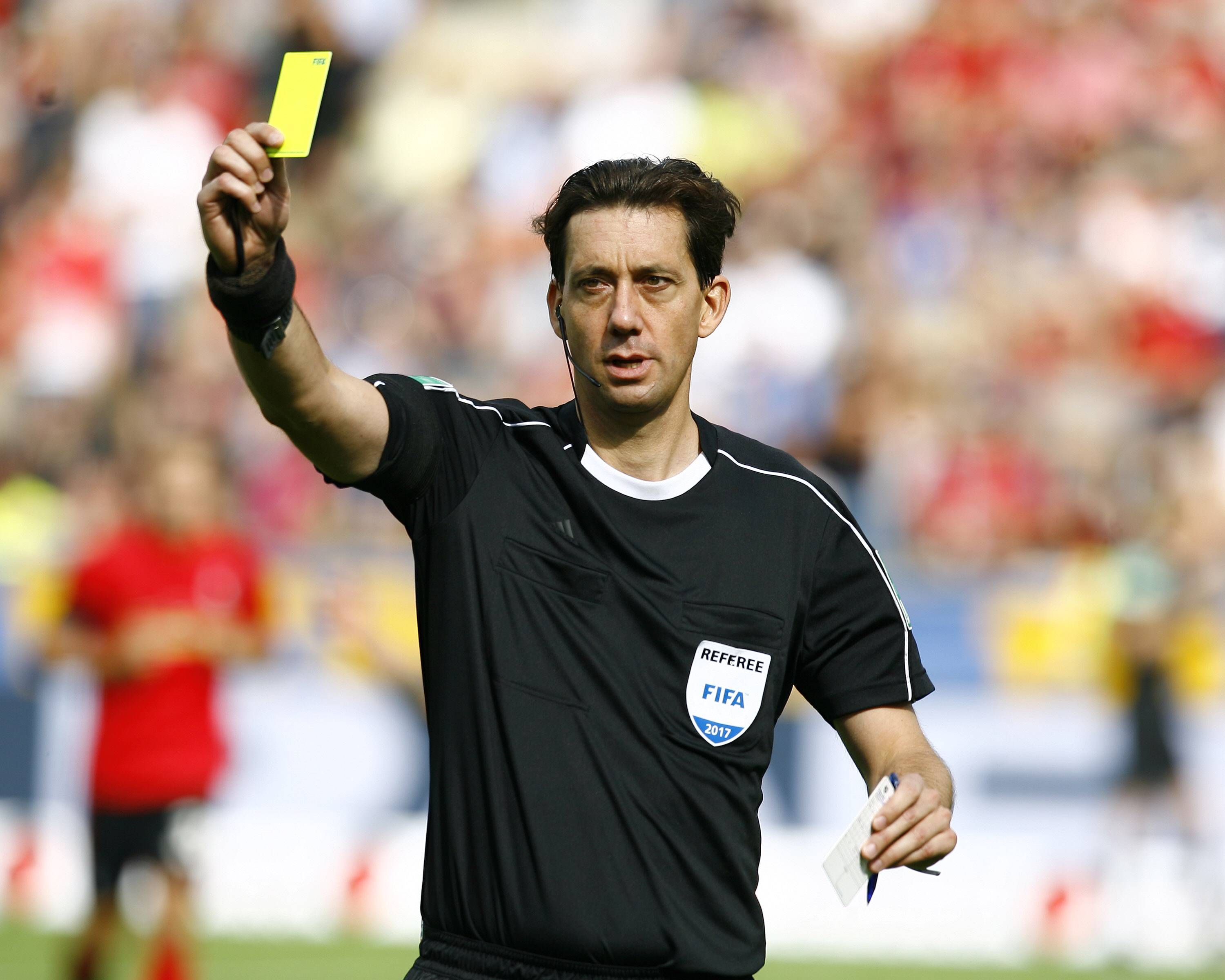 Manuel Gräfe ist ein ehemaliger Bundesliga-Schiedsrichter.