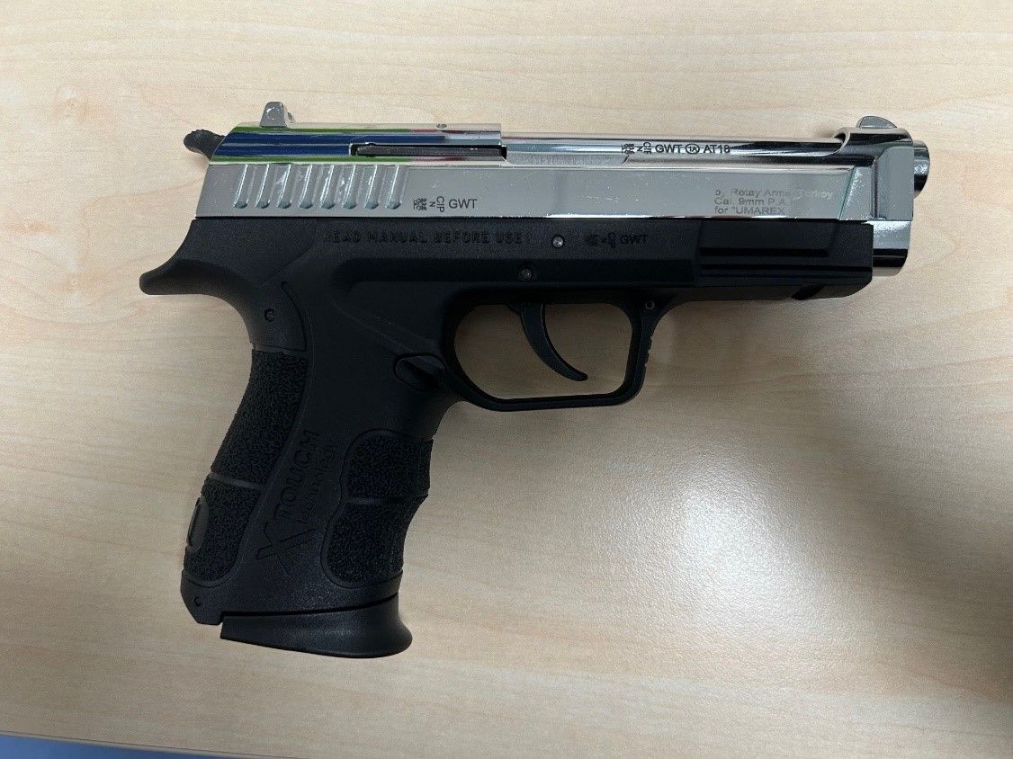 Mit dieser Schusswaffe sollen die beiden Österreicher die Teenager ausgeraubt haben. 