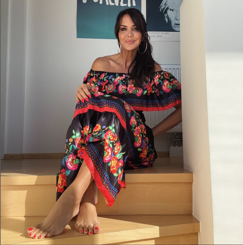 Martina Reuter macht eine Ansage an ihre Fans.