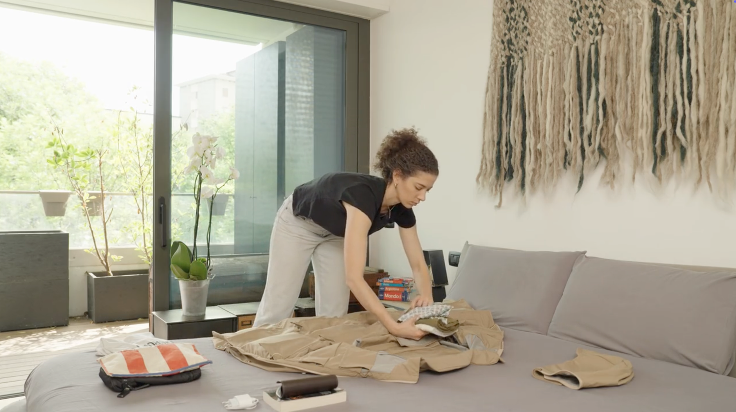 Durch diesen Mantel soll man am Handgepäck im Flugzeug sparen können.