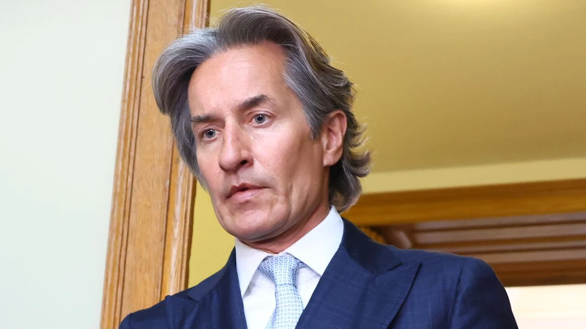 Karl-Heinz Grasser verlässt den Gerichtssaal.