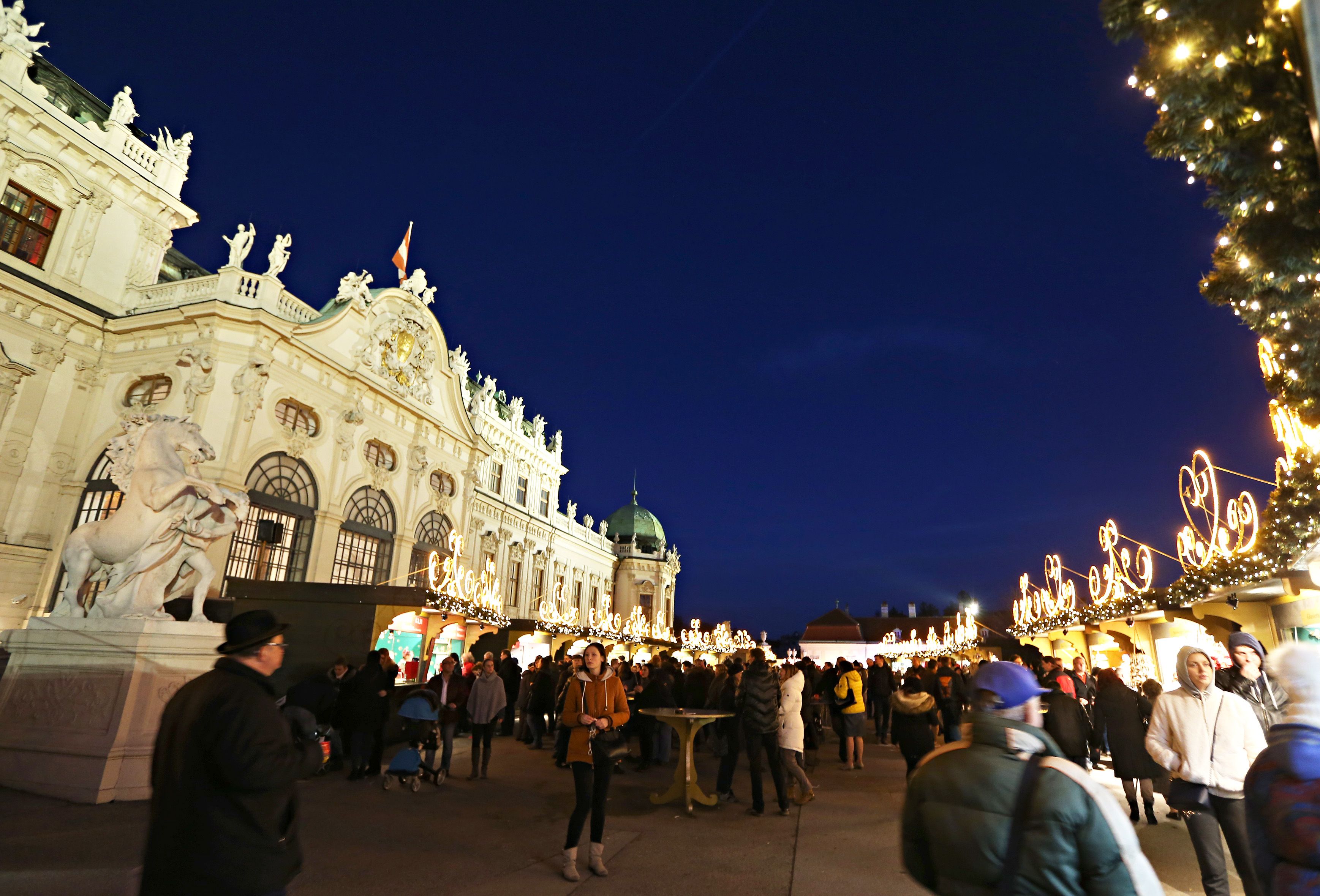 Der Weihnachtsmarkt vor dem Belvedere und jener am Maria-Theresien-Platz werden für einige Zeit geschlossen bleiben.
