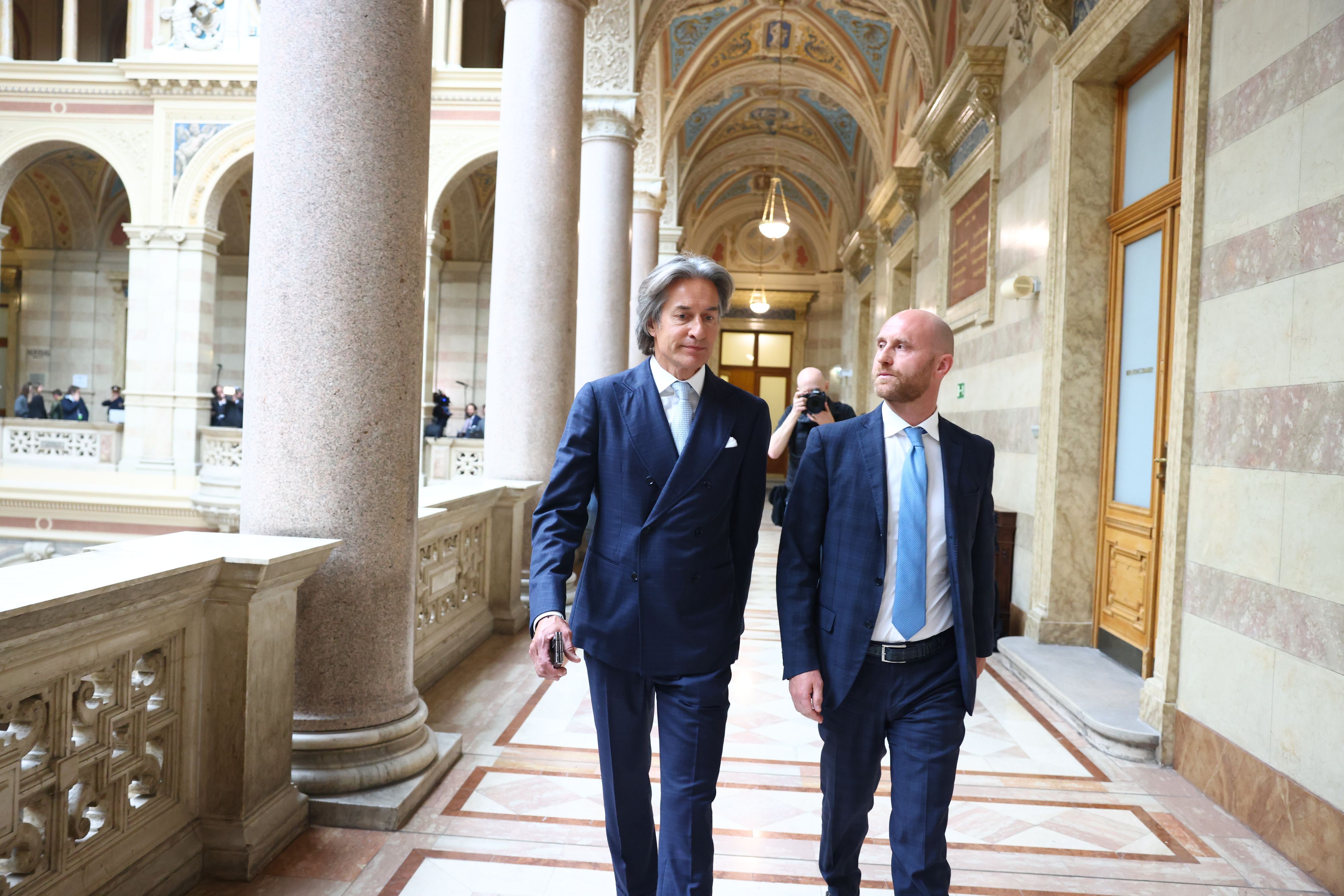 Grasser musste notoperiert werden.