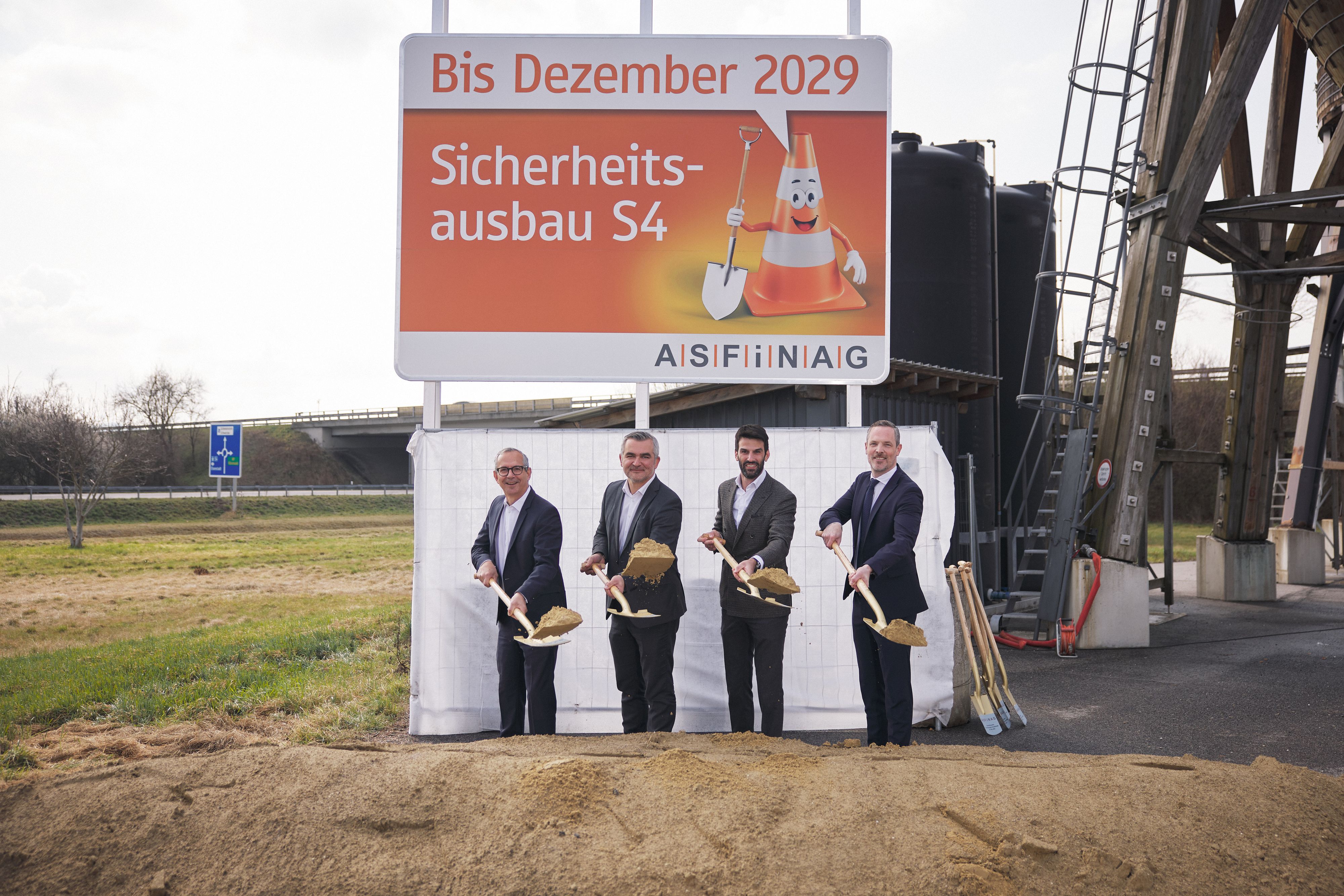 ASFINAG-Bau-Geschäftsführer Alexander Walcher, Landesrat Dorner, LH-Vize Landbauer und Vorstand Hufnagl.