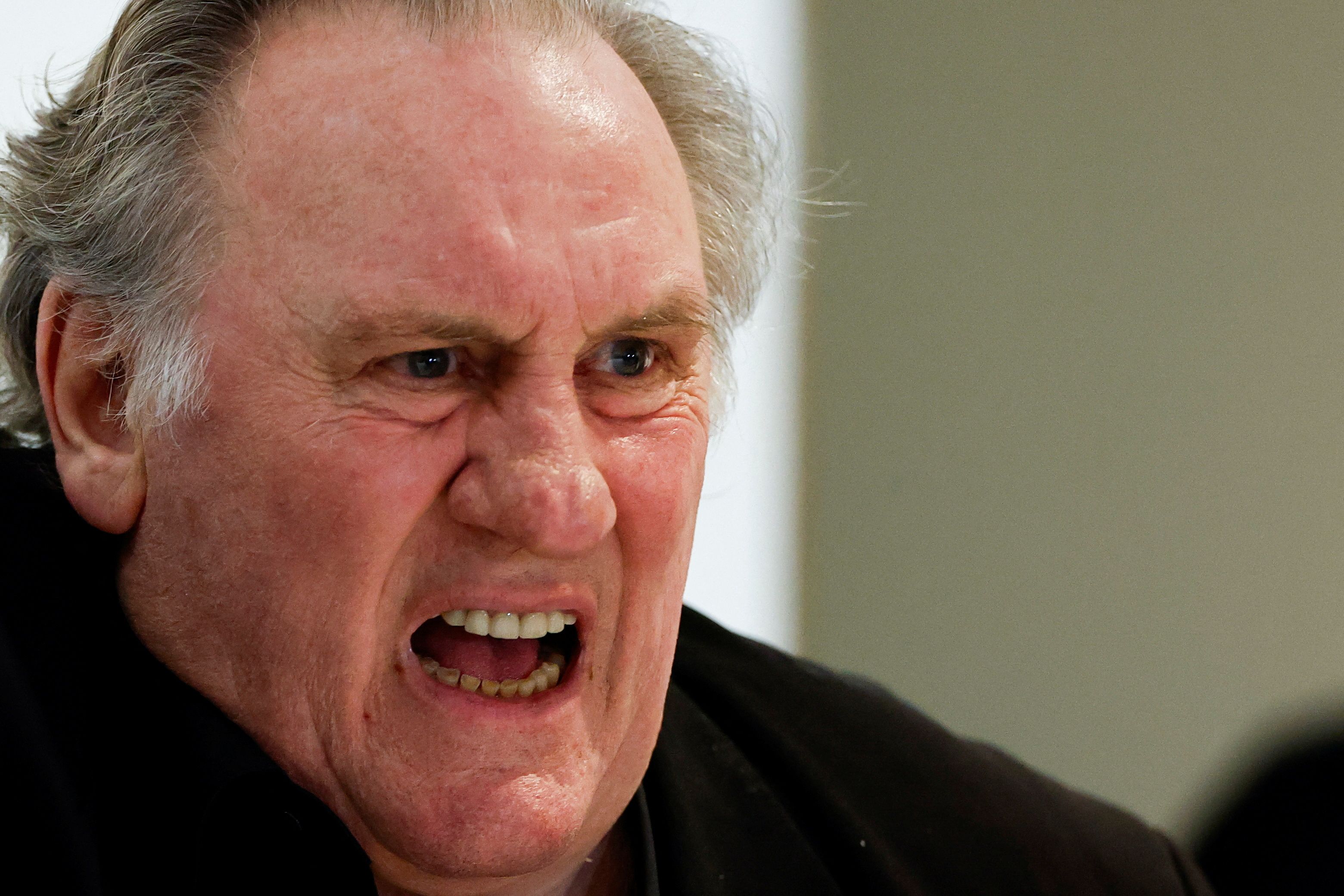 Der französische Schauspieler Gerard Depardieu bei seinem Prozess wegen zweier sexueller Übergriffe, die angeblich am Set des Films „Les Volets Verts“ begangen wurden.