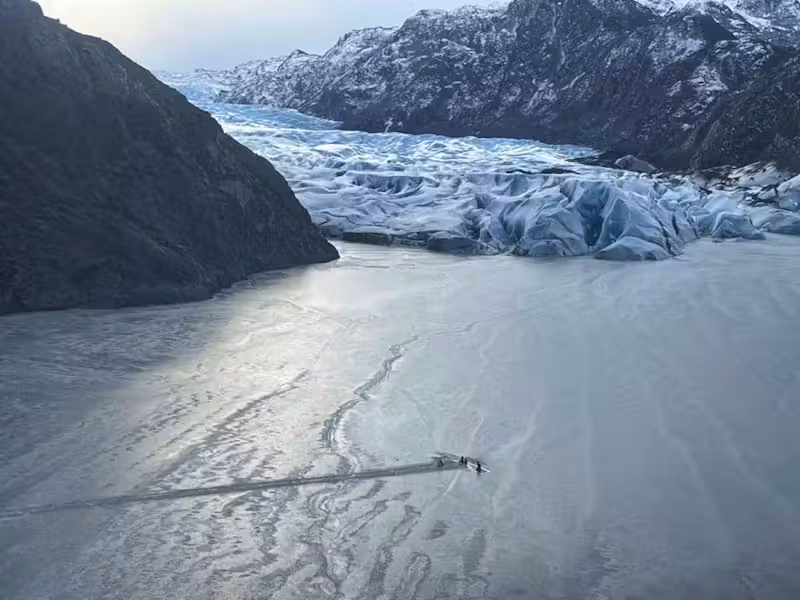 Die Familie rettete sich auf die Flügel der Piper und überlebte so.