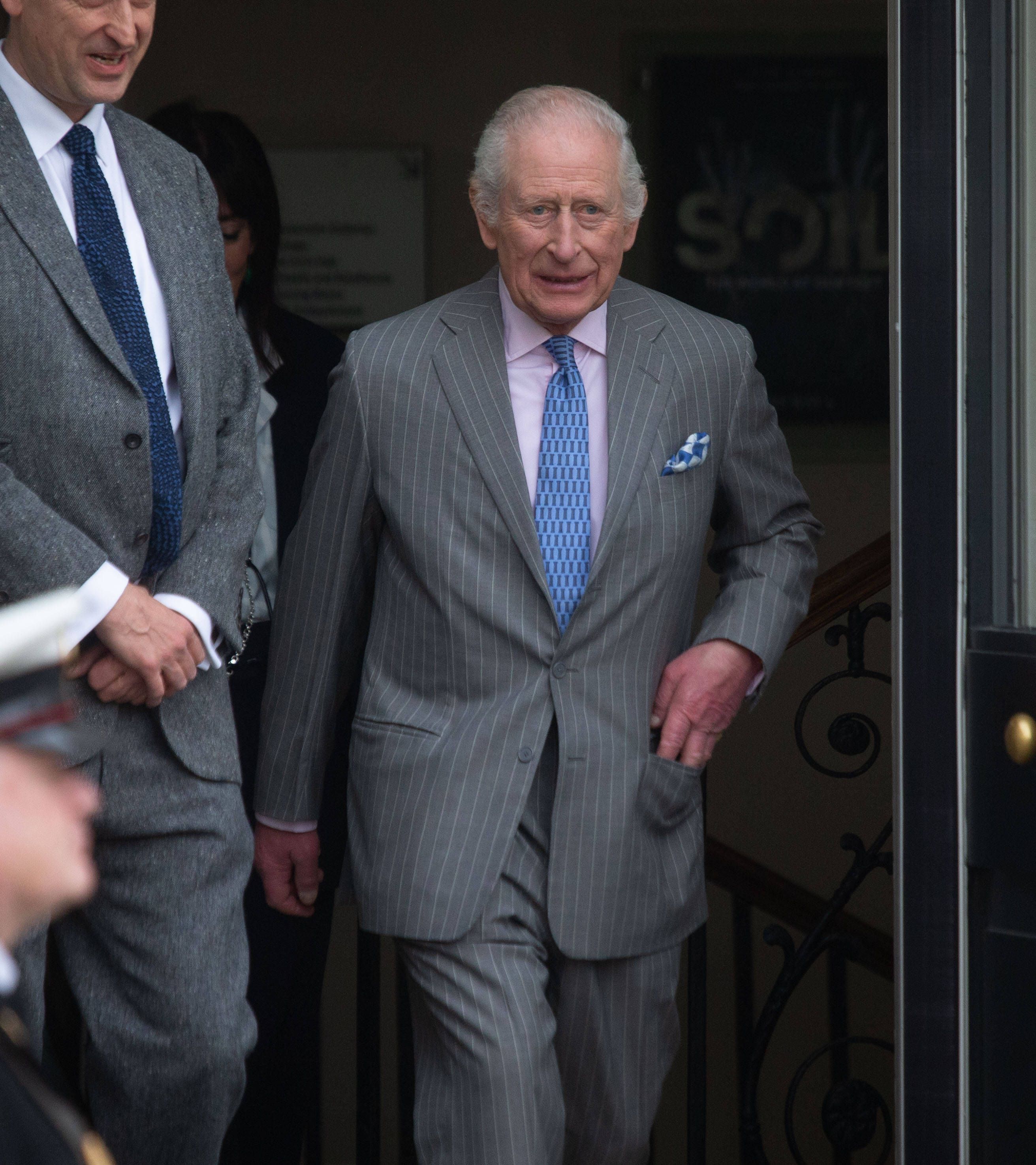 König Charles beim Verlassen von Somerset House am 26. März 2025.