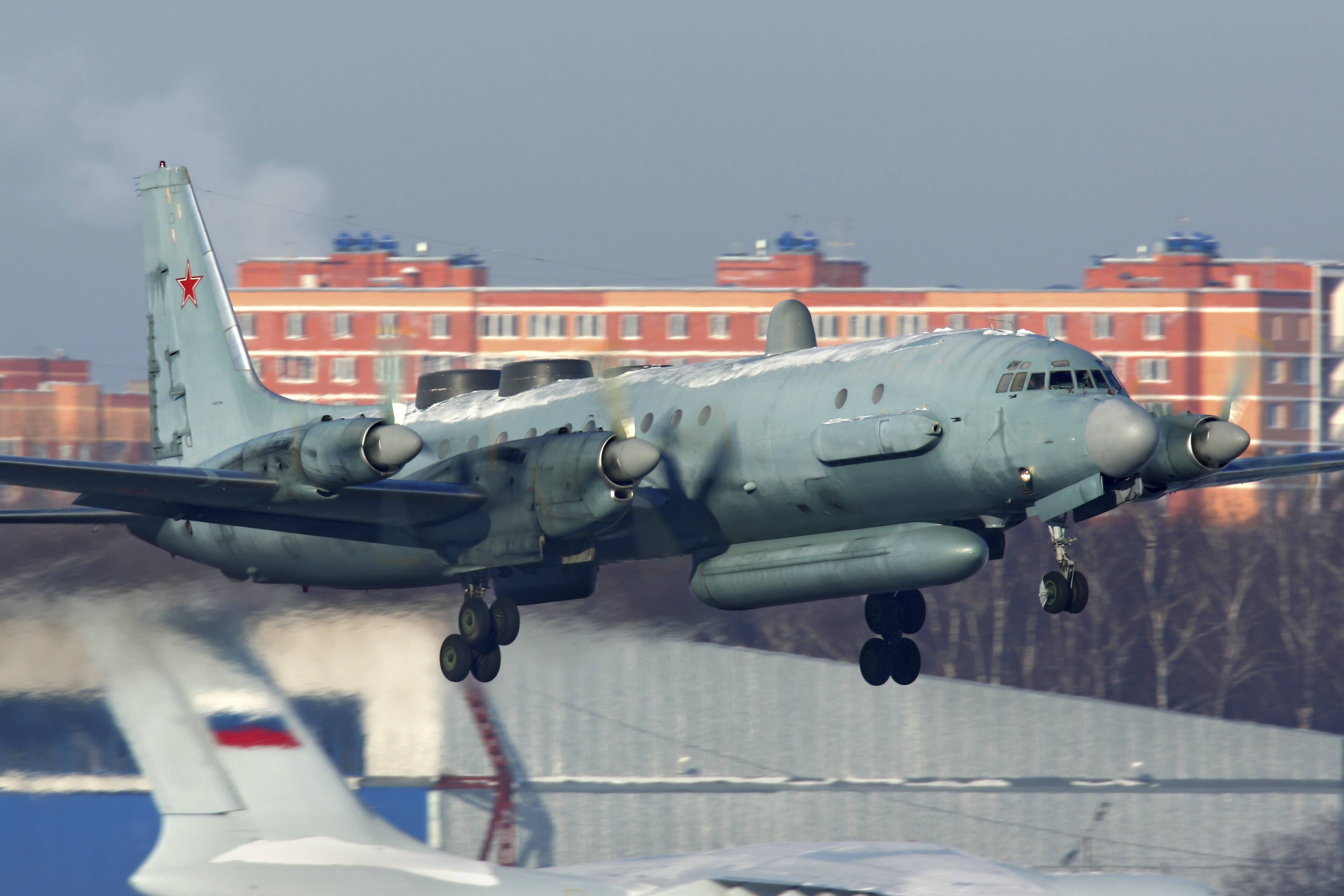Eine Iljuschin Il-20M beim Start von einem russischen Luftwaffenstützpunkt. Archivbild