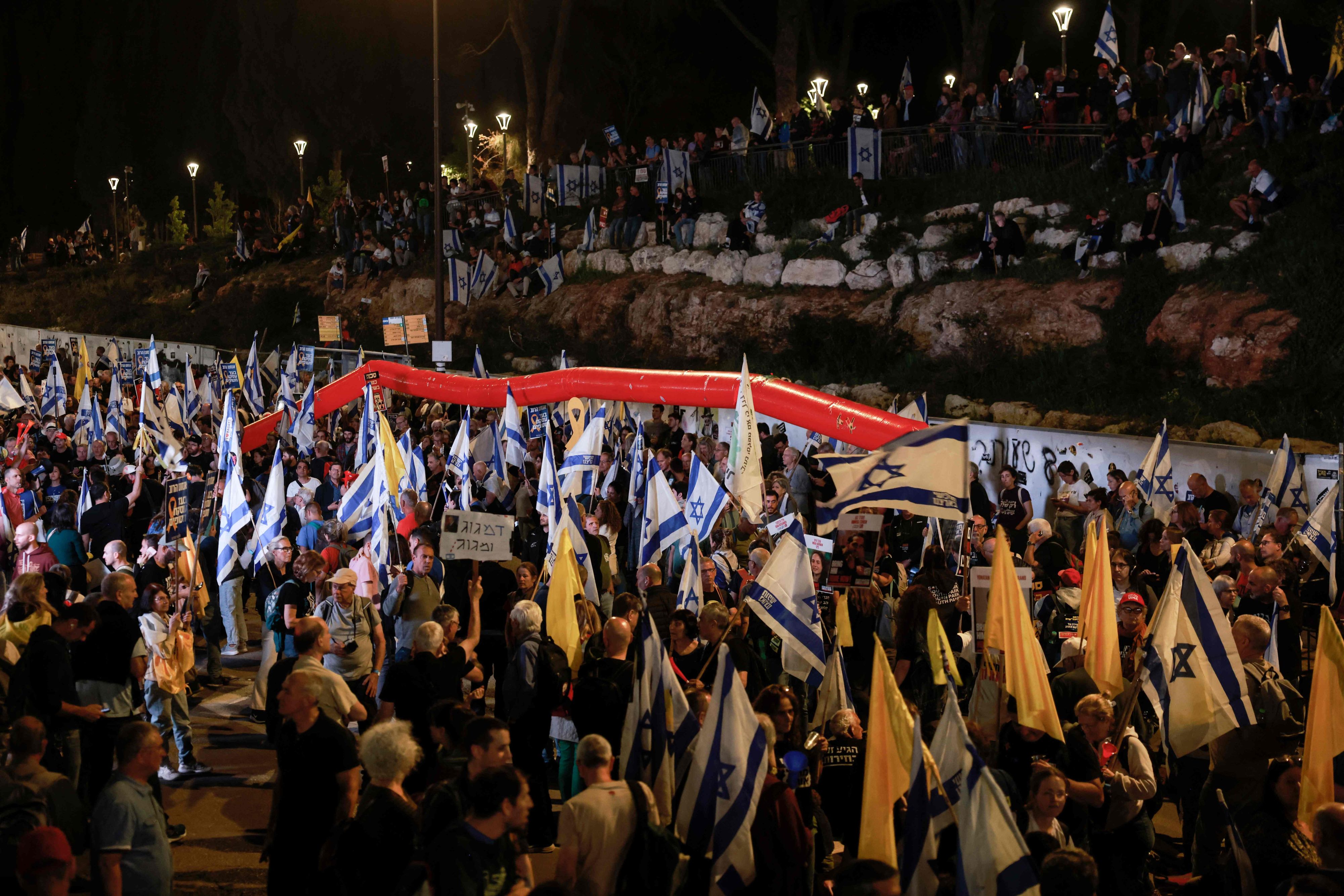 Immer wieder gingen tausende Demonstranten in Israel auf die Straße, um u.a. gegen die Justizreform zu demonstrieren – so auch am Mittwoch (26.03.2025). 
