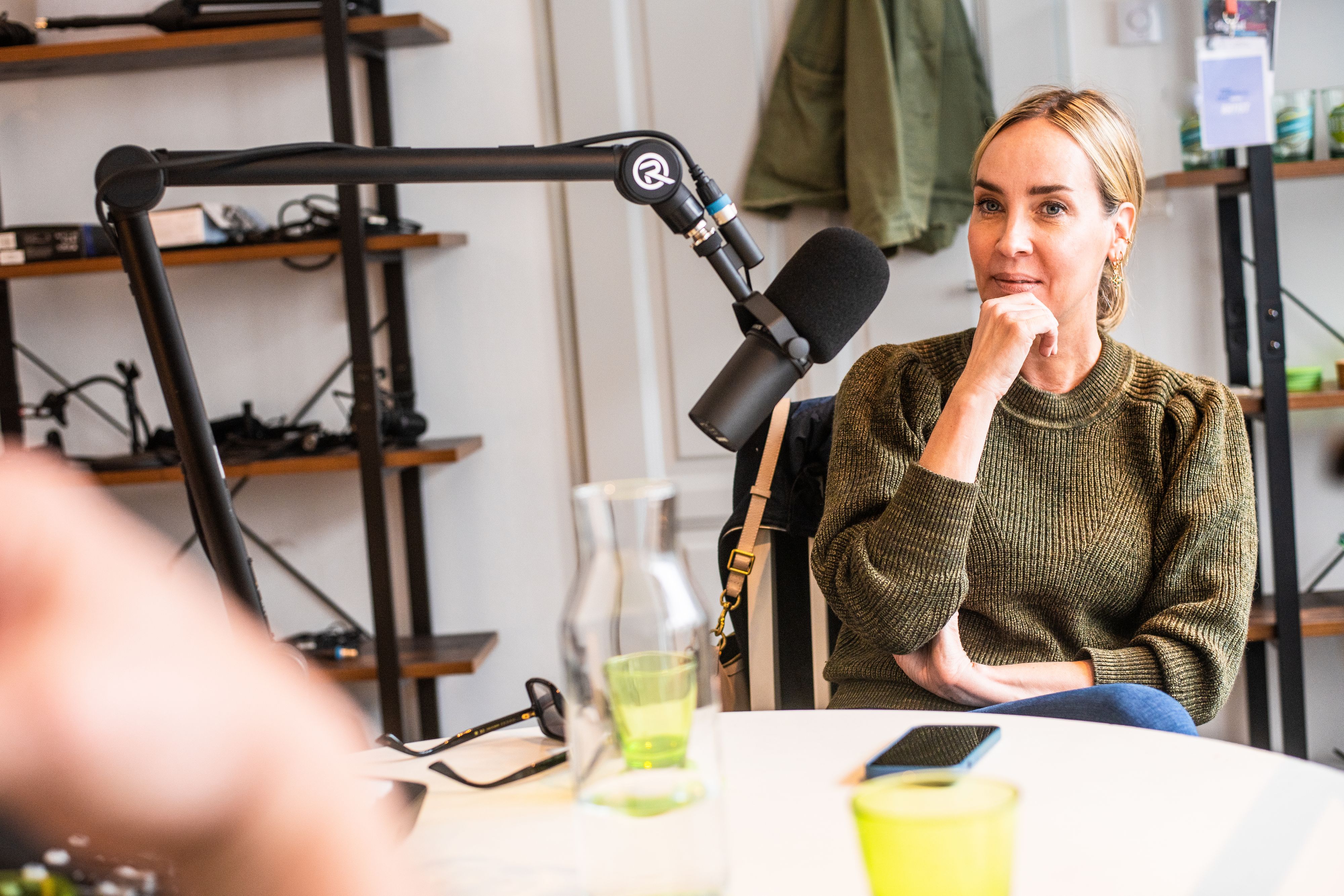 ZiB-Moderatorin Nadja Bernhard ist bei Hangweyrer & Palfrader zu Gast.