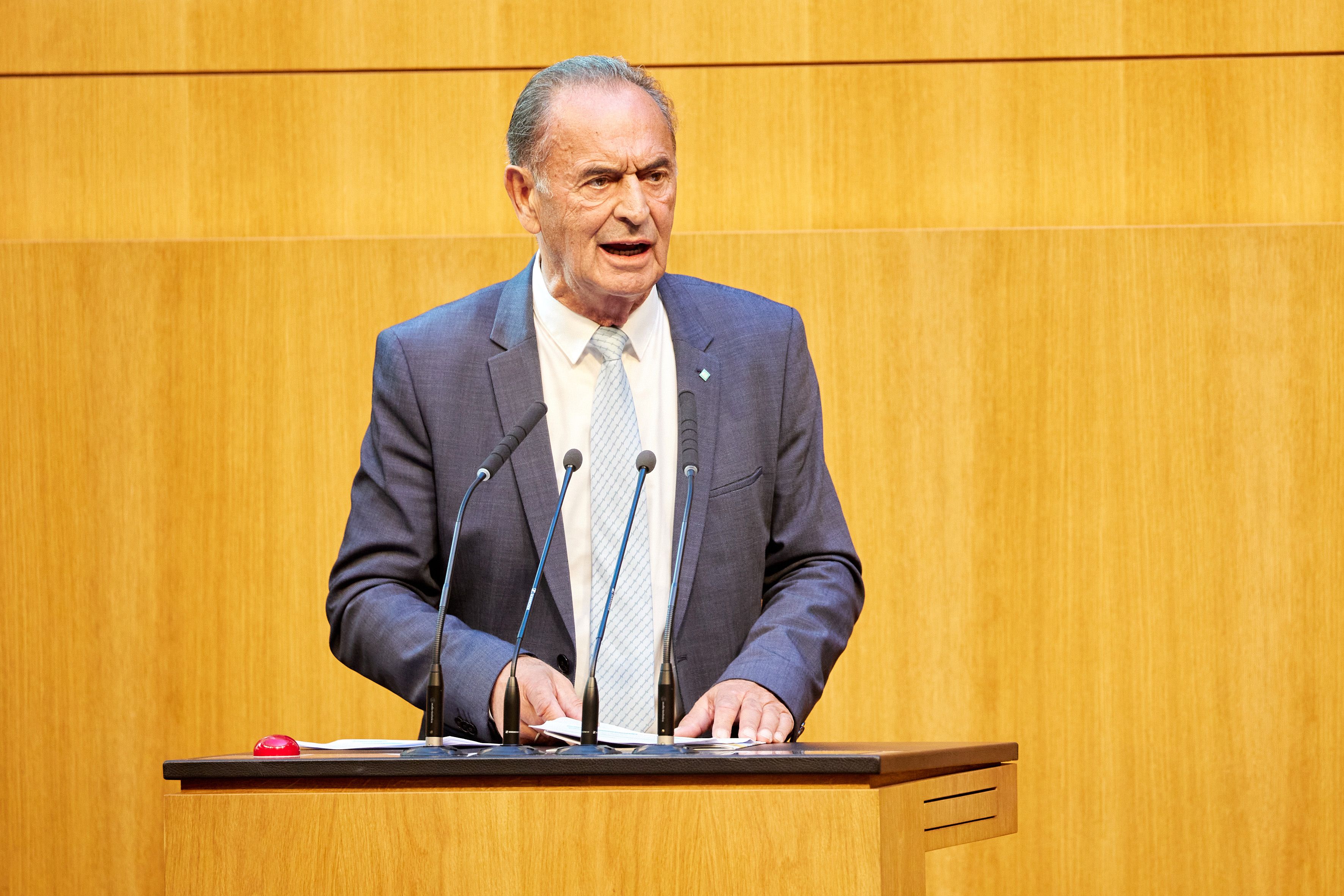 Gabriel Obernosterer (ÖVP) am Rednerpult.