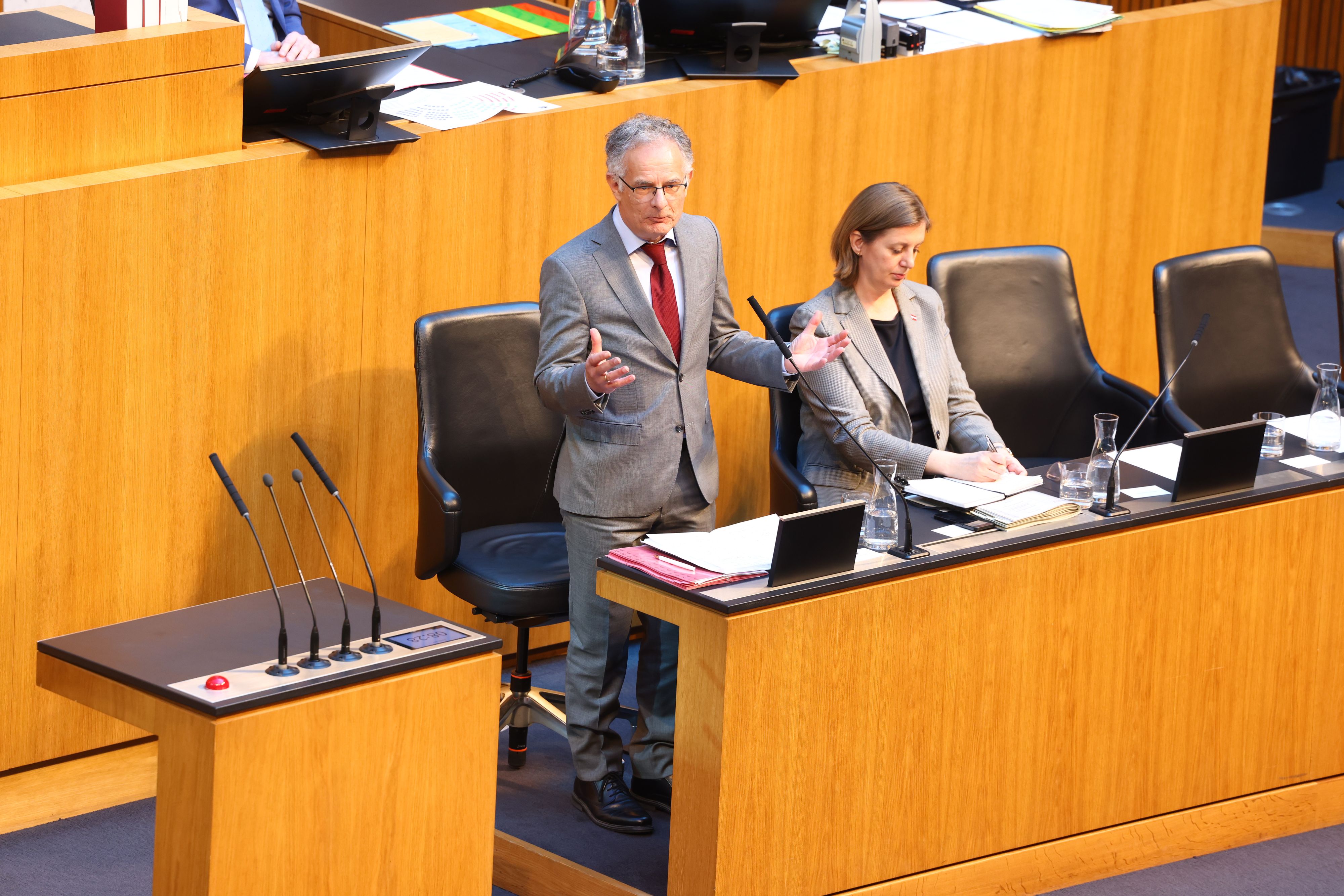Finanzminister Markus Marterbauer (SPÖ) und Finanzstaatssekretärin Barbara Eibinger-Miedl (ÖVP).