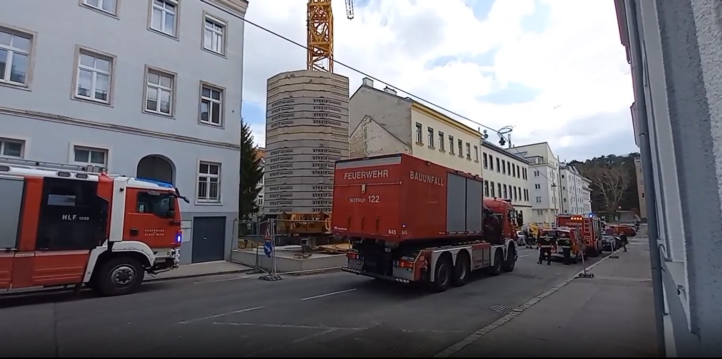 Einsturz-Alarm in Wien! Haus muss evakuiert werden.
