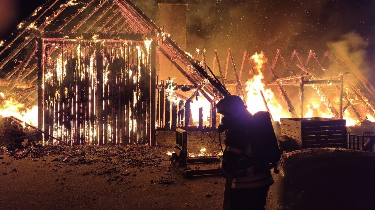 Großbrand auf landwirtschaftlichem Anwesen in Thomasberg