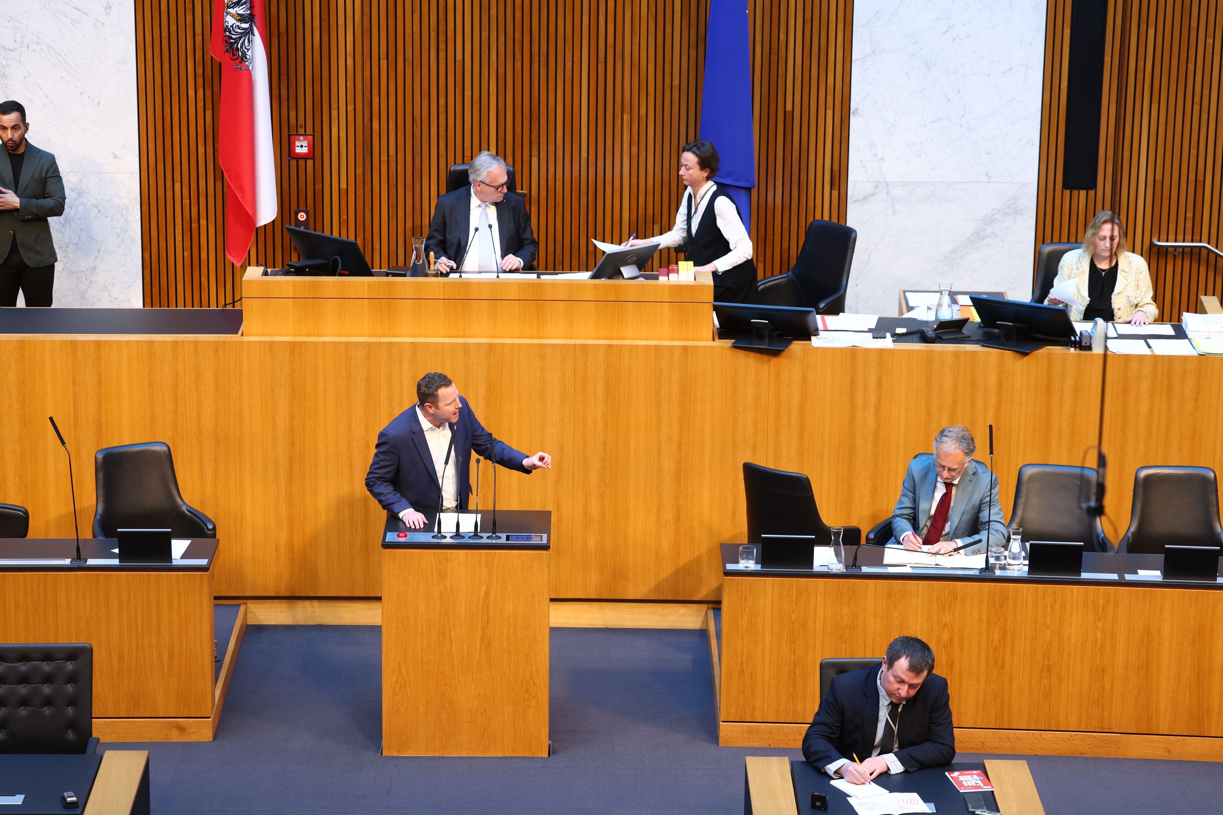 Im Nationalrat wurde wieder mal ums Budget gestritten. Zumindest ein Defizitverfahren lässt die Bevölkerung aber kalt.